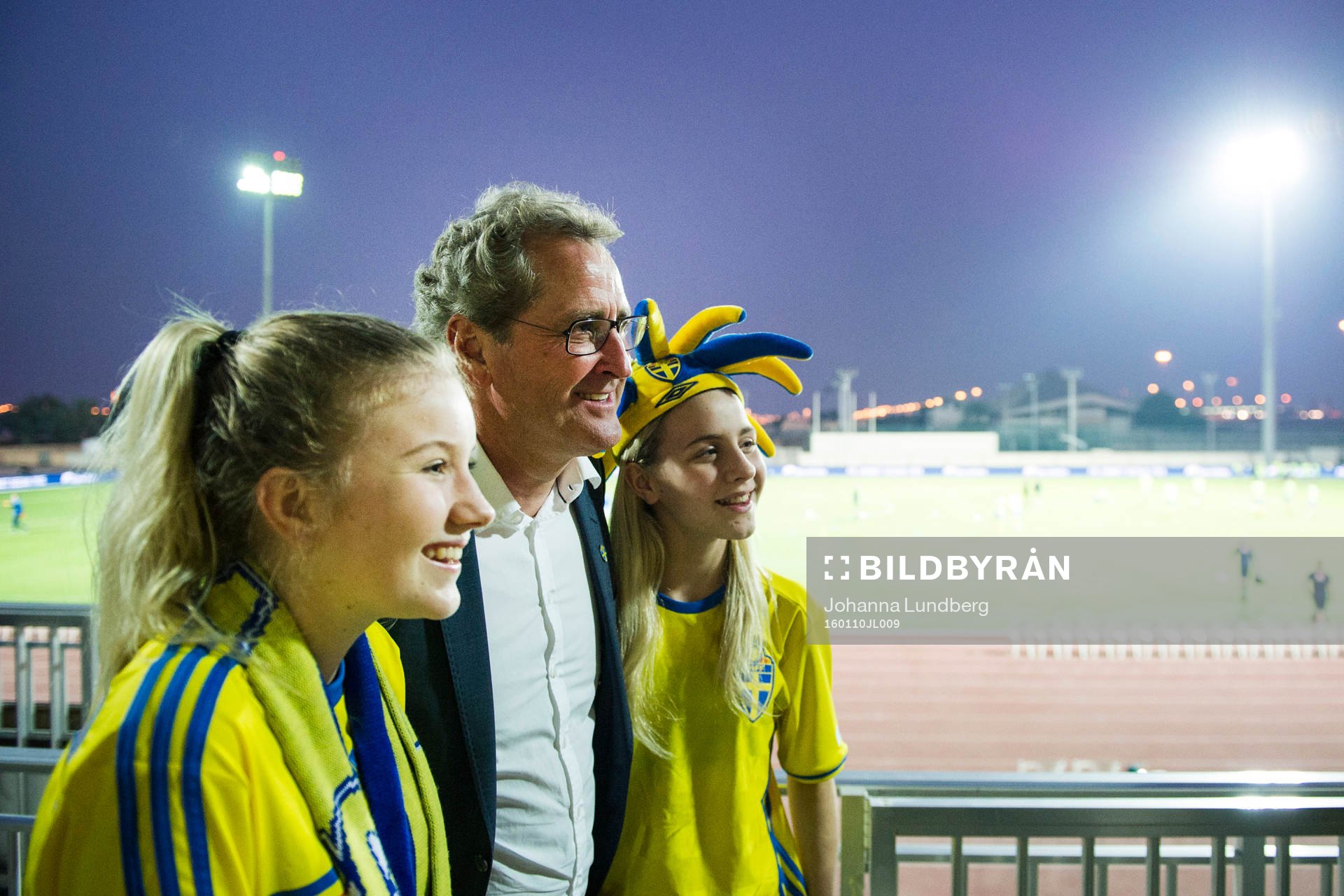 Sveriges förbundskapten Erik Hamrén ställer upp på bild