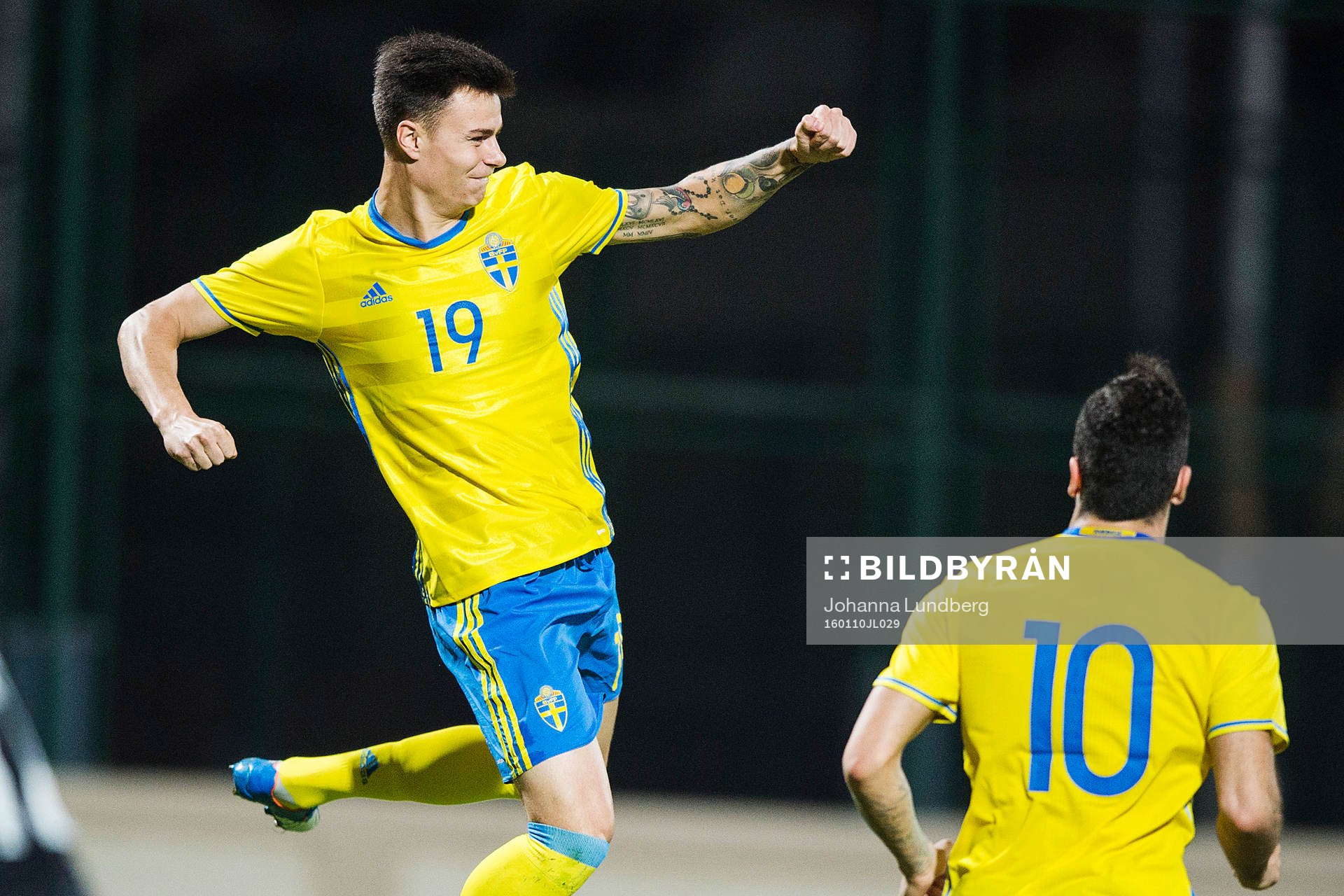 Sveriges Melker Hallberg gör 2-0 och jublar