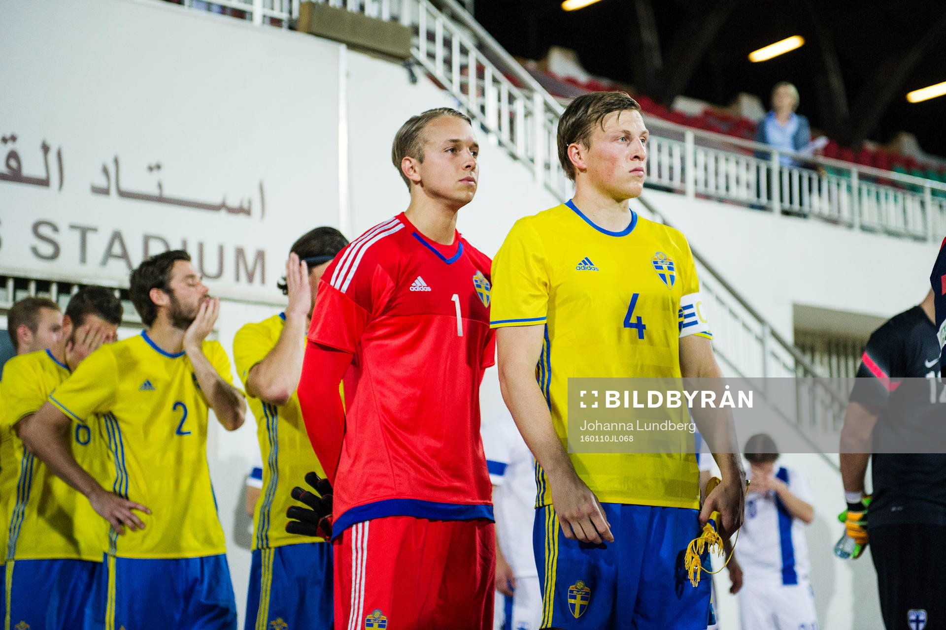 Sveriges Emil Bergström och målvakt Patrik Carlgren