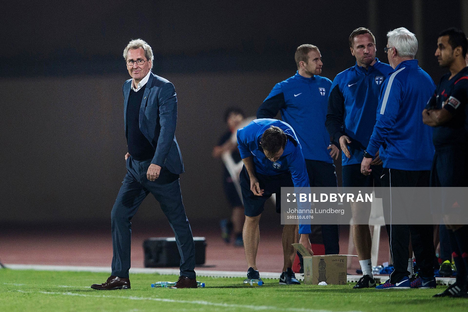 Sveriges förbundskapten Erik Hamrén under träningsmatchen i Fotboll mellan Sverige och Finland den 10 januari 2016 i Abu Dhabi.
