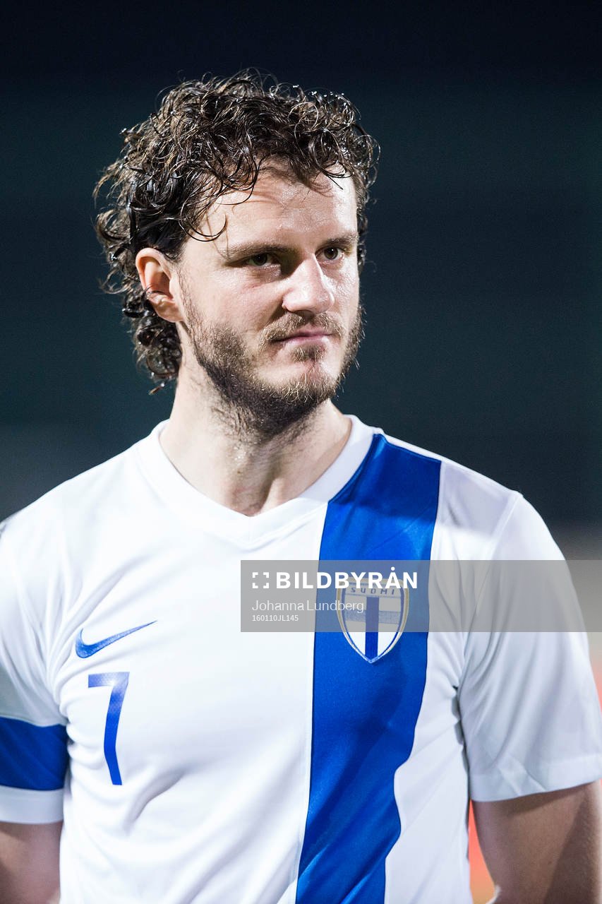 Finlands Mehmet Hetemaj under träningsmatchen i Fotboll mellan Sverige och Finland den 10 januari 2016 i Abu Dhabi.