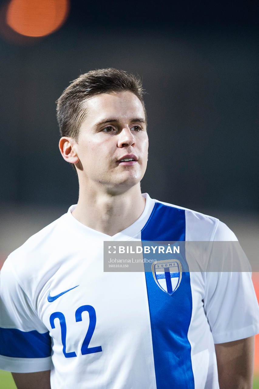 Finlands Jukka Raitala under träningsmatchen i Fotboll mellan Sverige och Finland den 10 januari 2016 i Abu Dhabi.