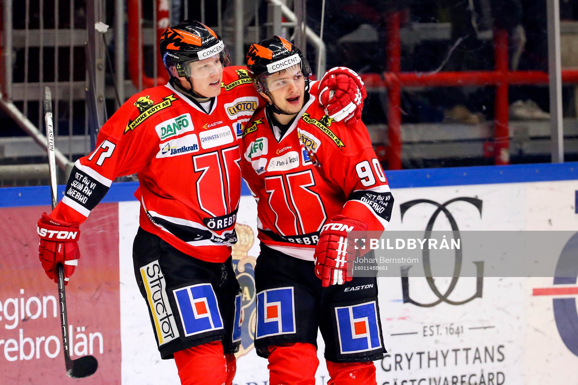 Örebros Libor Hudacek och Daniel Viksten jublar