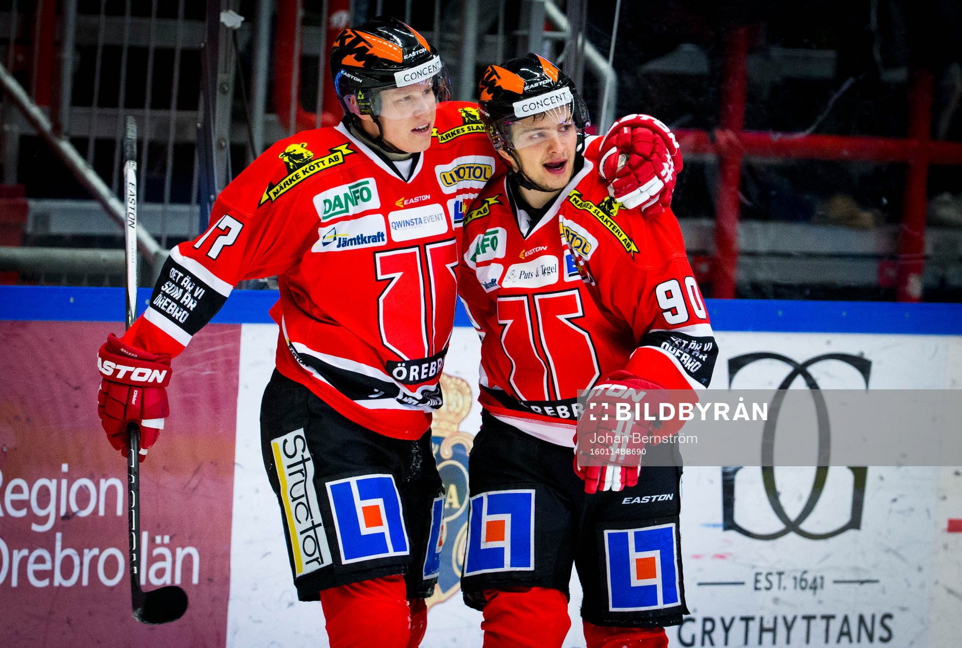 Örebros Libor Hudacek gör 1-0 och jublar med Daniel