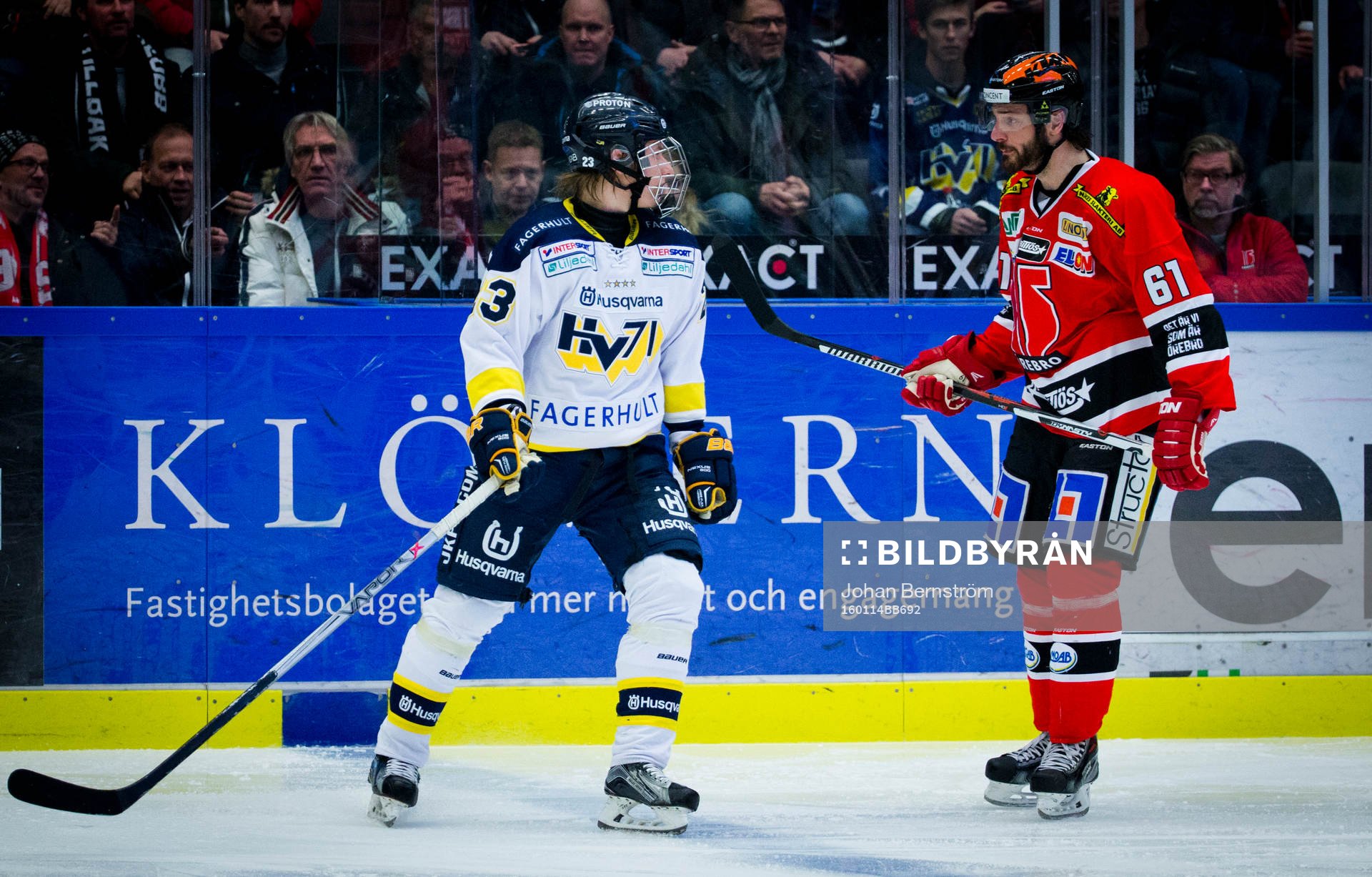 s Joseph Jonsson och Örebros Justin Hodgman gruffar