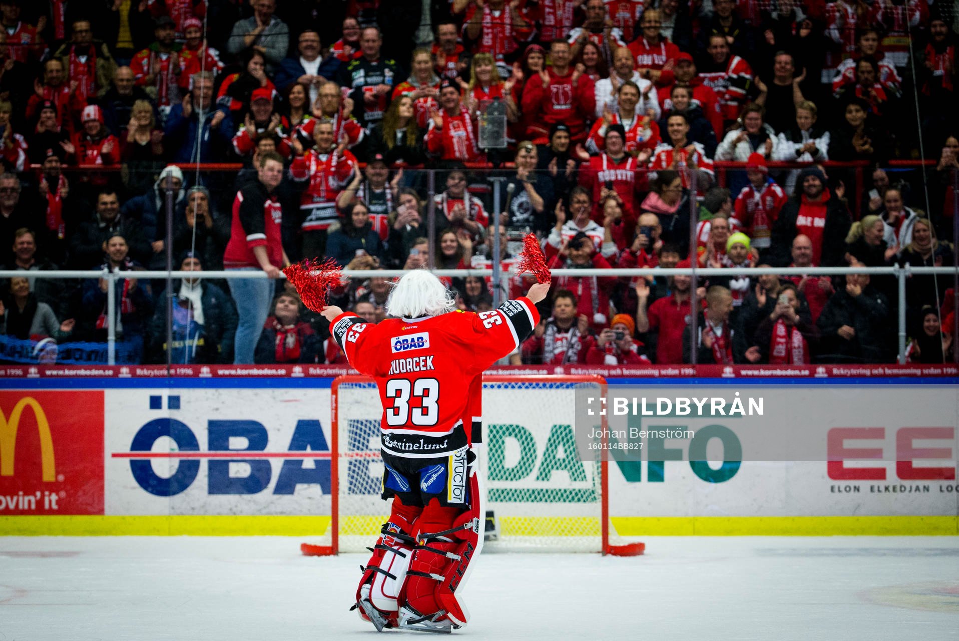 Örebros målvakt Julius Hudacek höll nollan och jublar