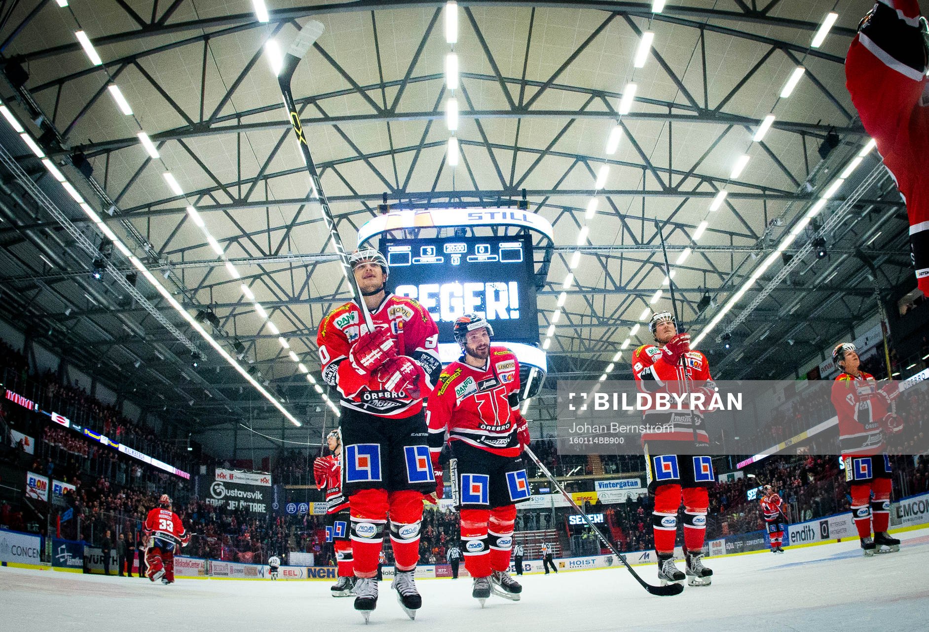 Örebros Libor Hudacek och Justin Hodgman jublar framför