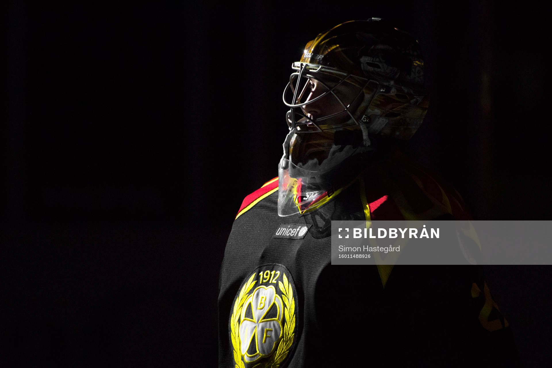 Brynäs målvakt Bernhard Starkbaum före ishockeymatchen i