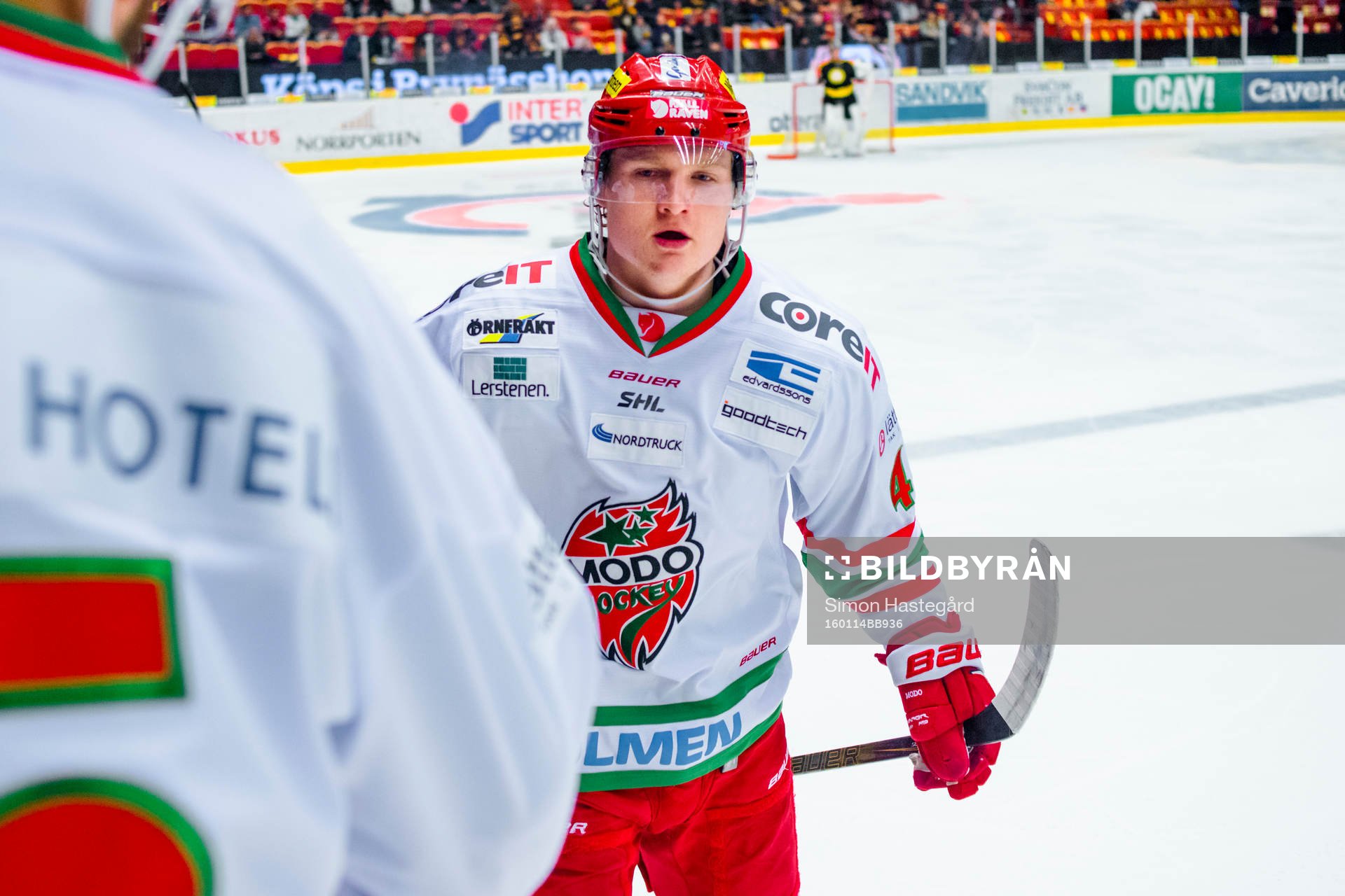Modos Carl Grundström jublar