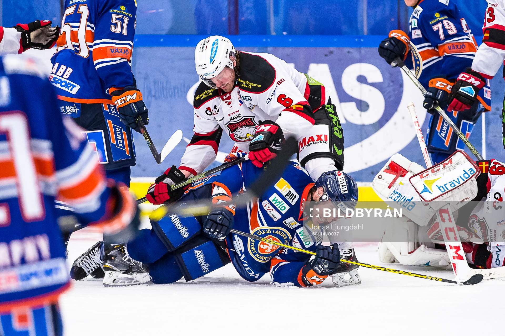 Växjös Josh Hennessy faller