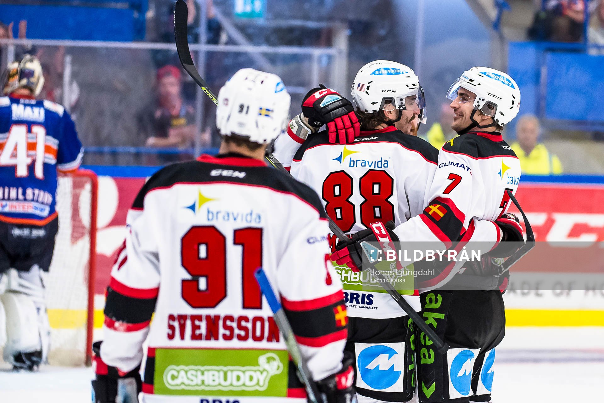 Malmö Redhawks Peter Mueller och Nils Andersson jublar
