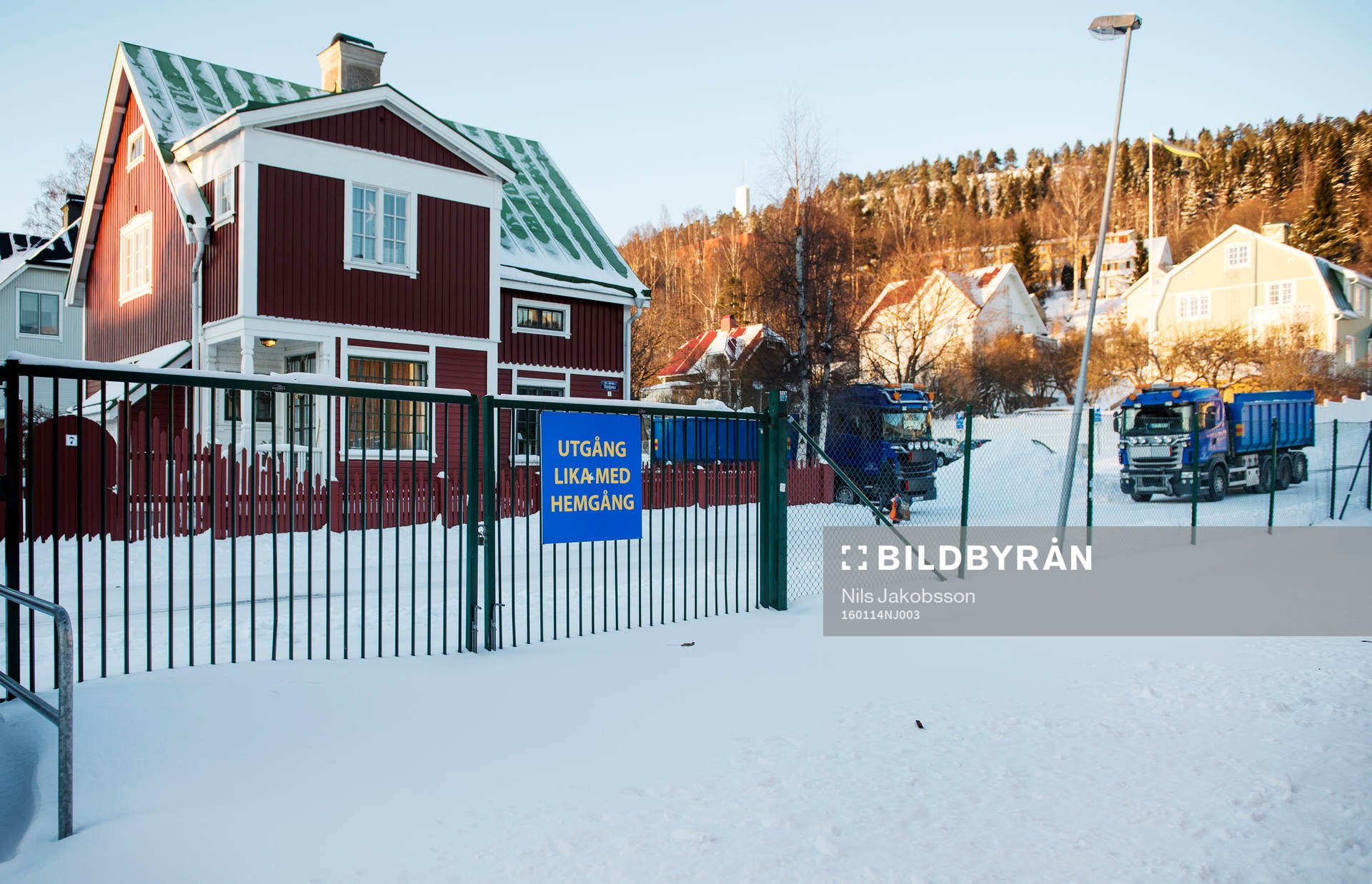 Snö täcker hela GIF Sundsvalls hemmaarena Norrporten Arena den 14 Januari 2016 i Sundsvall.