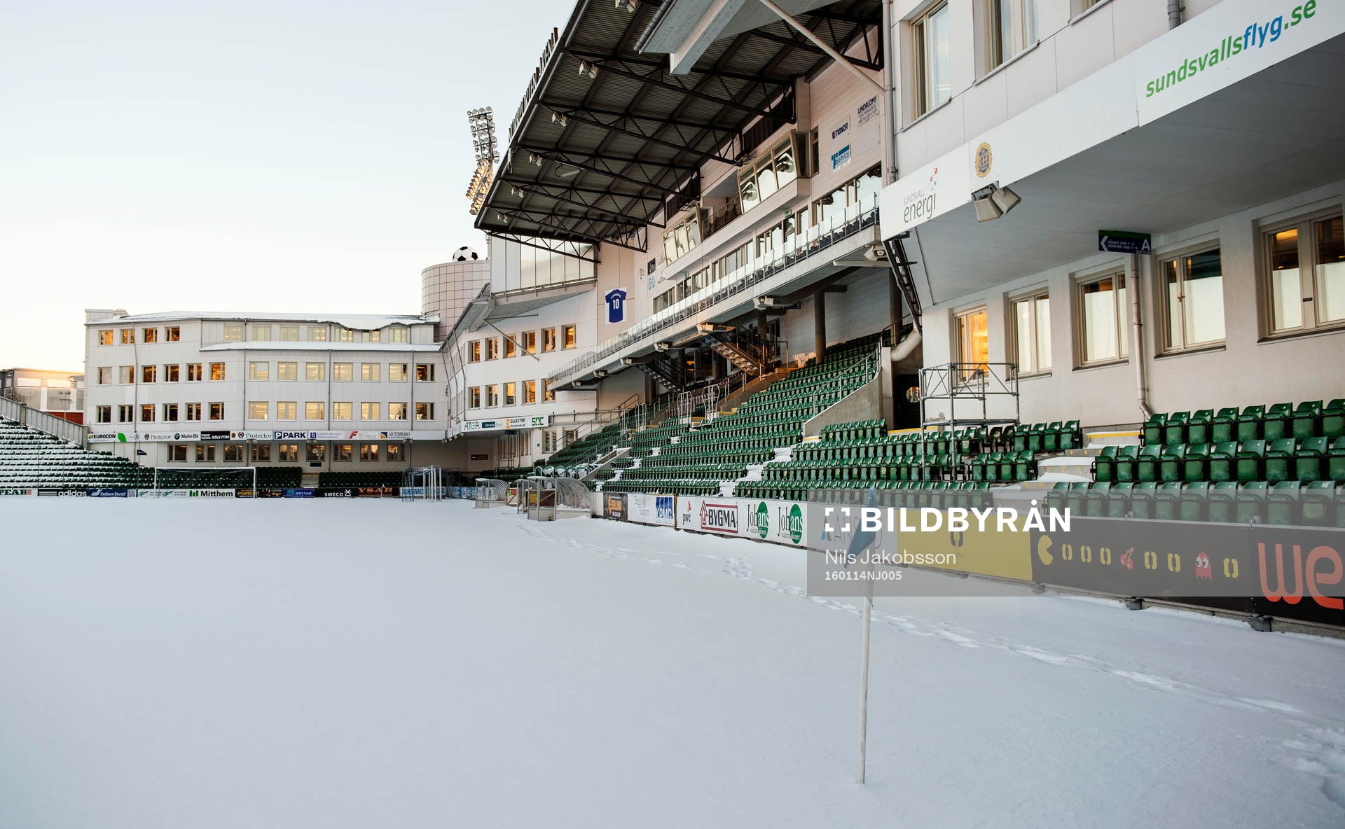Snö täcker hela GIF Sundsvalls hemmaarena Norrporten Arena