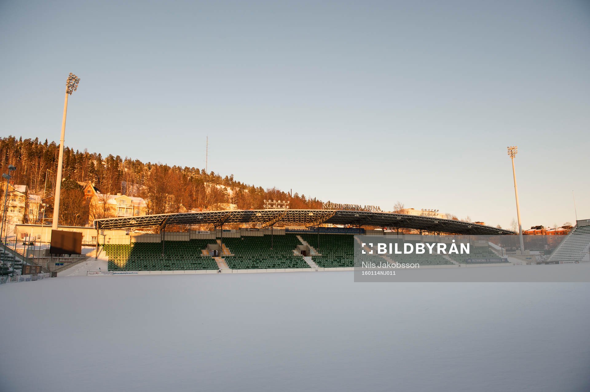 Snö täcker hela GIF Sundsvalls hemmaarena Norrporten Arena