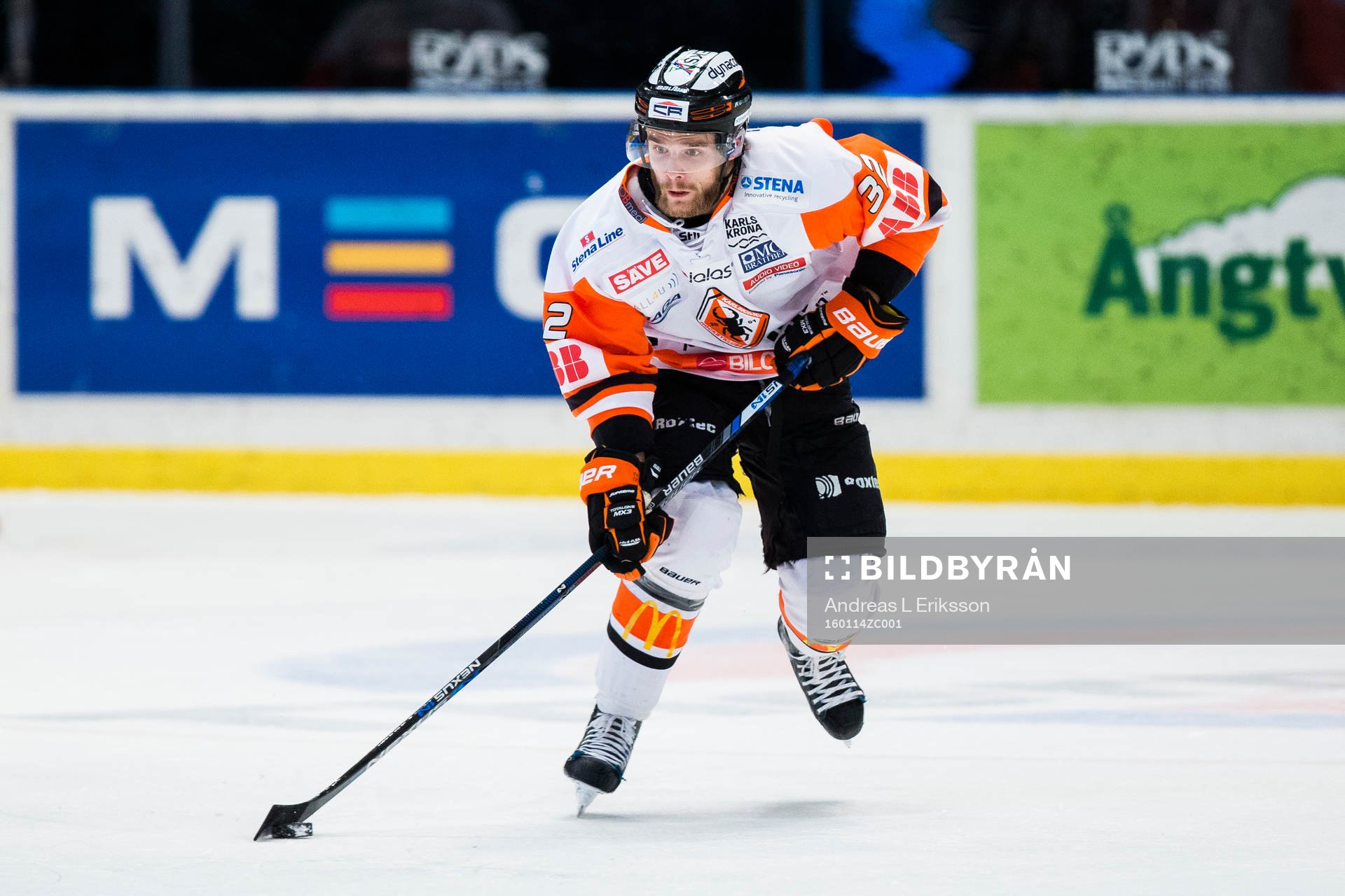 Karlskronas Anton Grundel med pucken