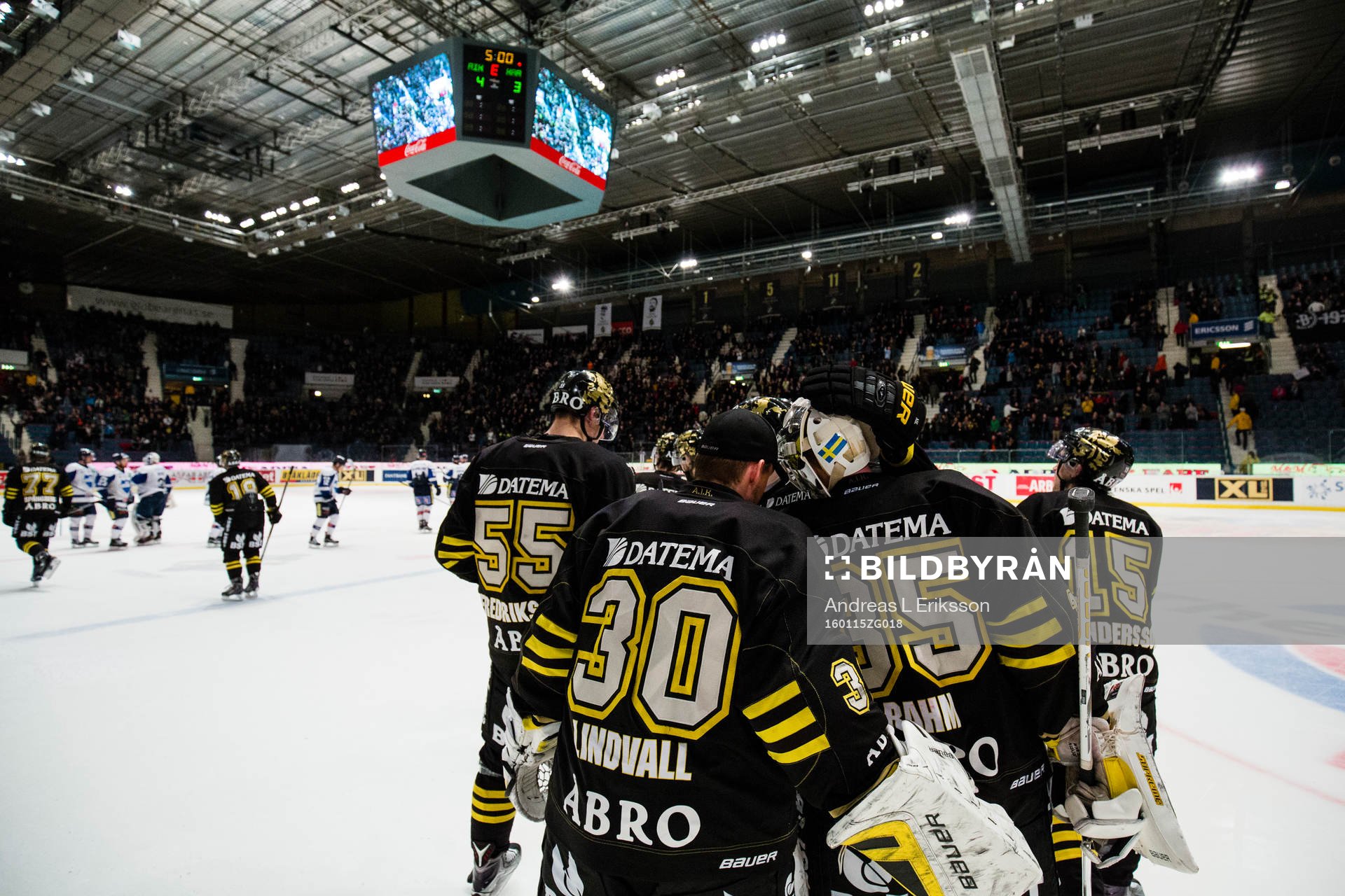 s Simon Fredriksson, målvakt Gustaf Lindvall, målvakt