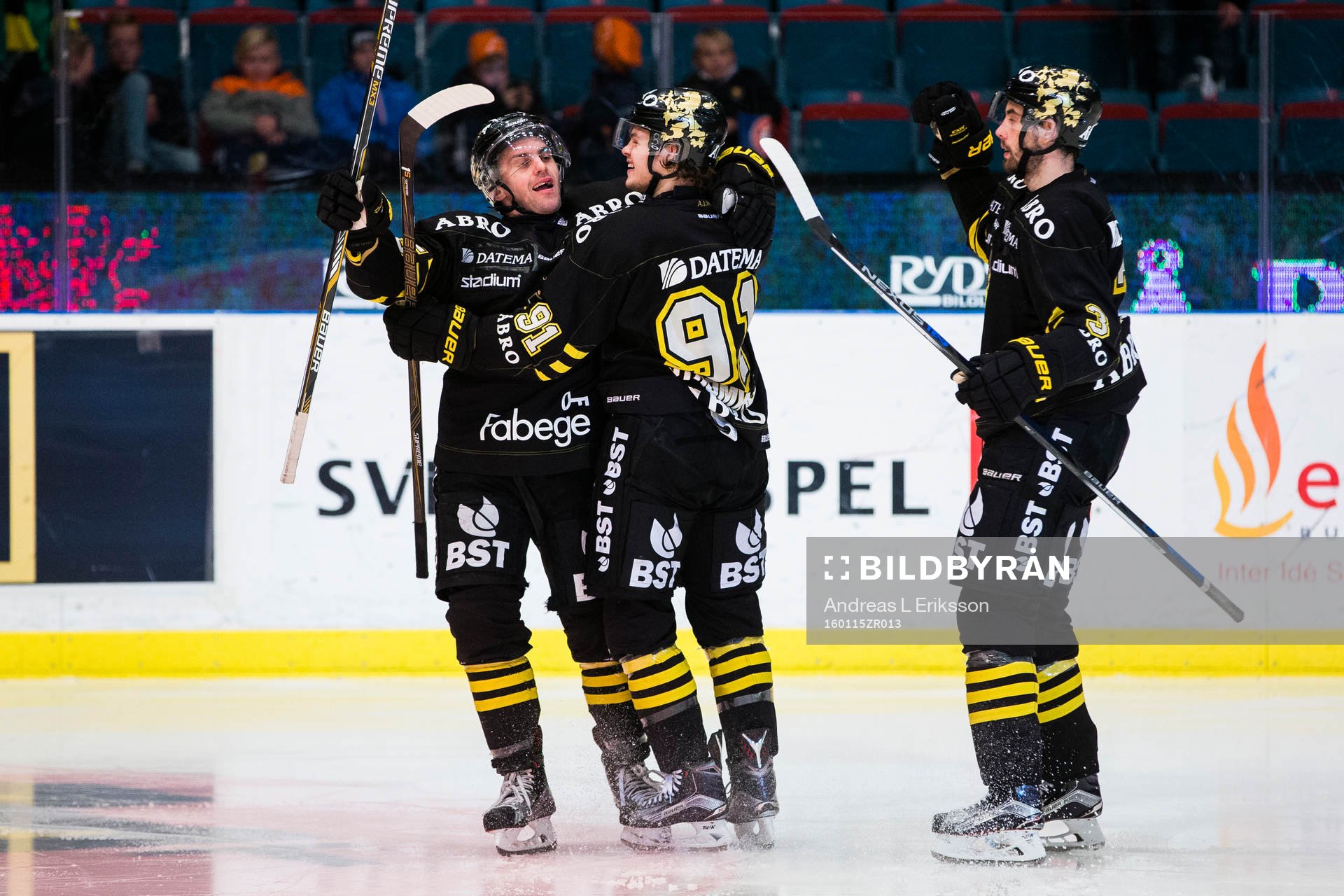 s Oscar Steén, Malte Strömwall och Markus Lauridsen jublar