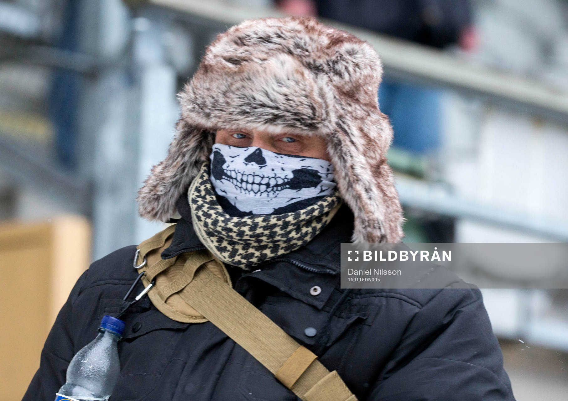 En frusen supporter på läktaren på Gamla IP