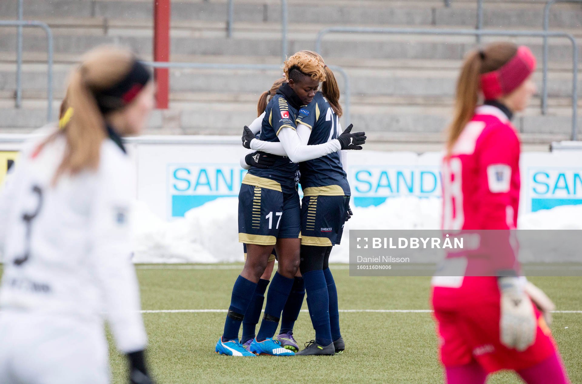 Rosengårds Gaëlle Enganamouit jublar