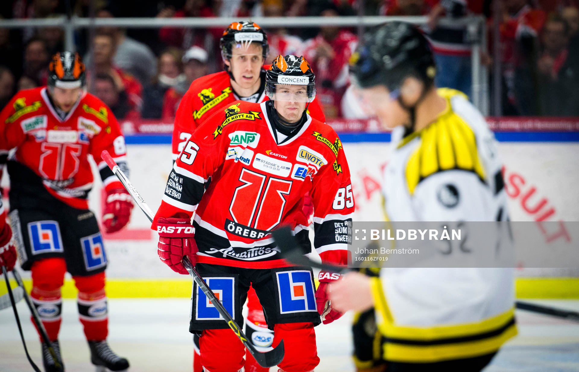 Örebros Kalle Olsson gör 1-0 och jublar