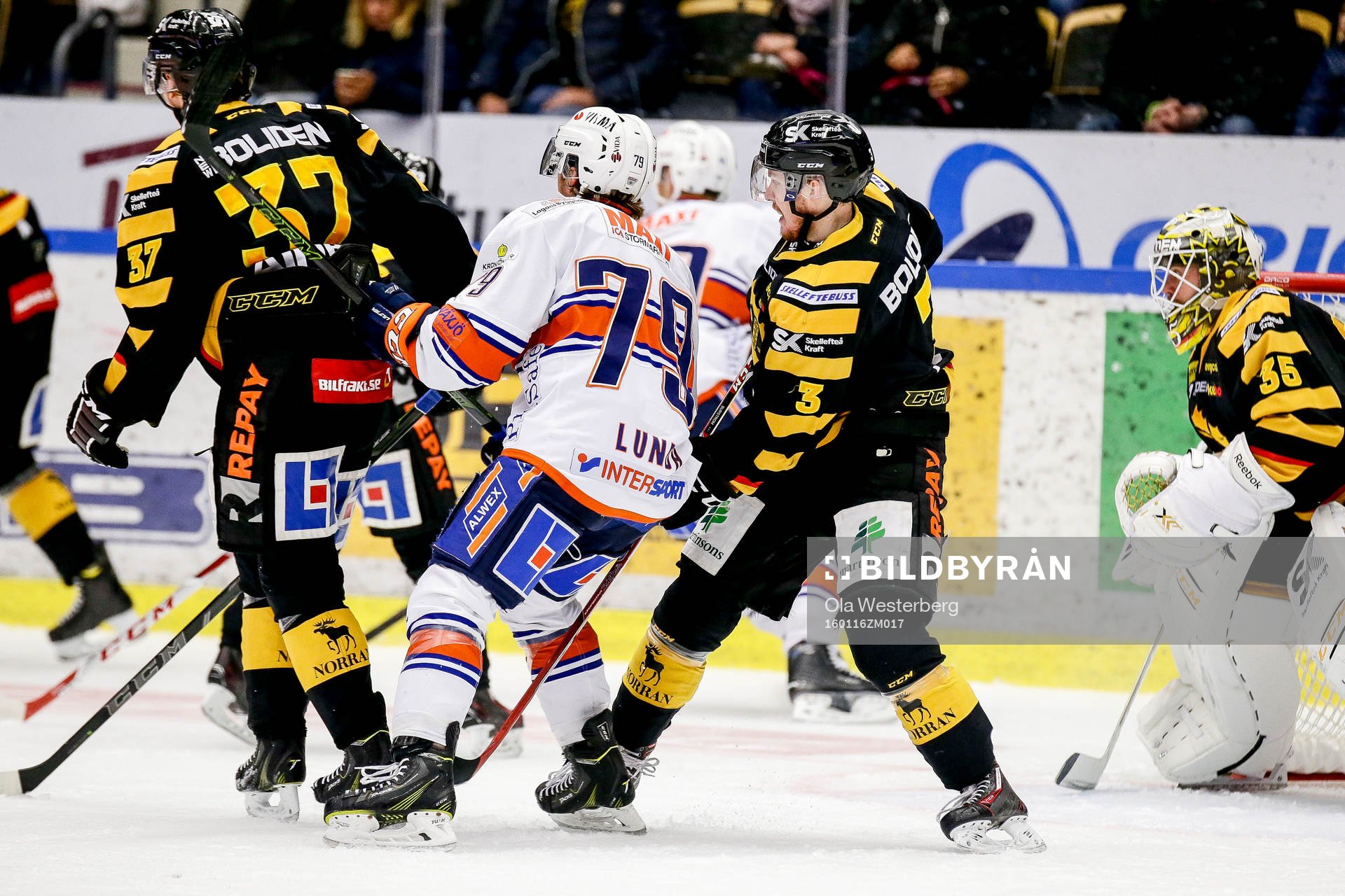 Skellefteås Niclas Burström och målvakt Markus Svensson