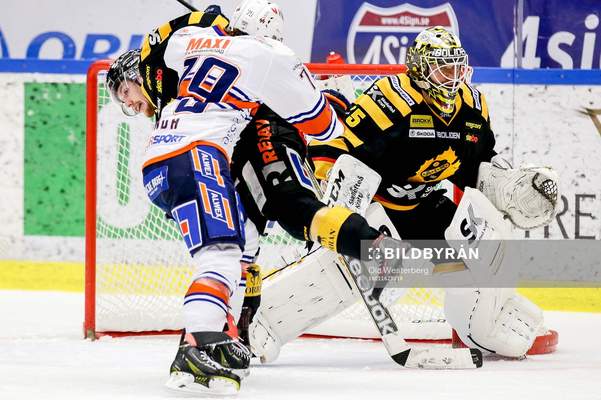 Skellefteås Niclas Burström och målvakt Markus Svensson