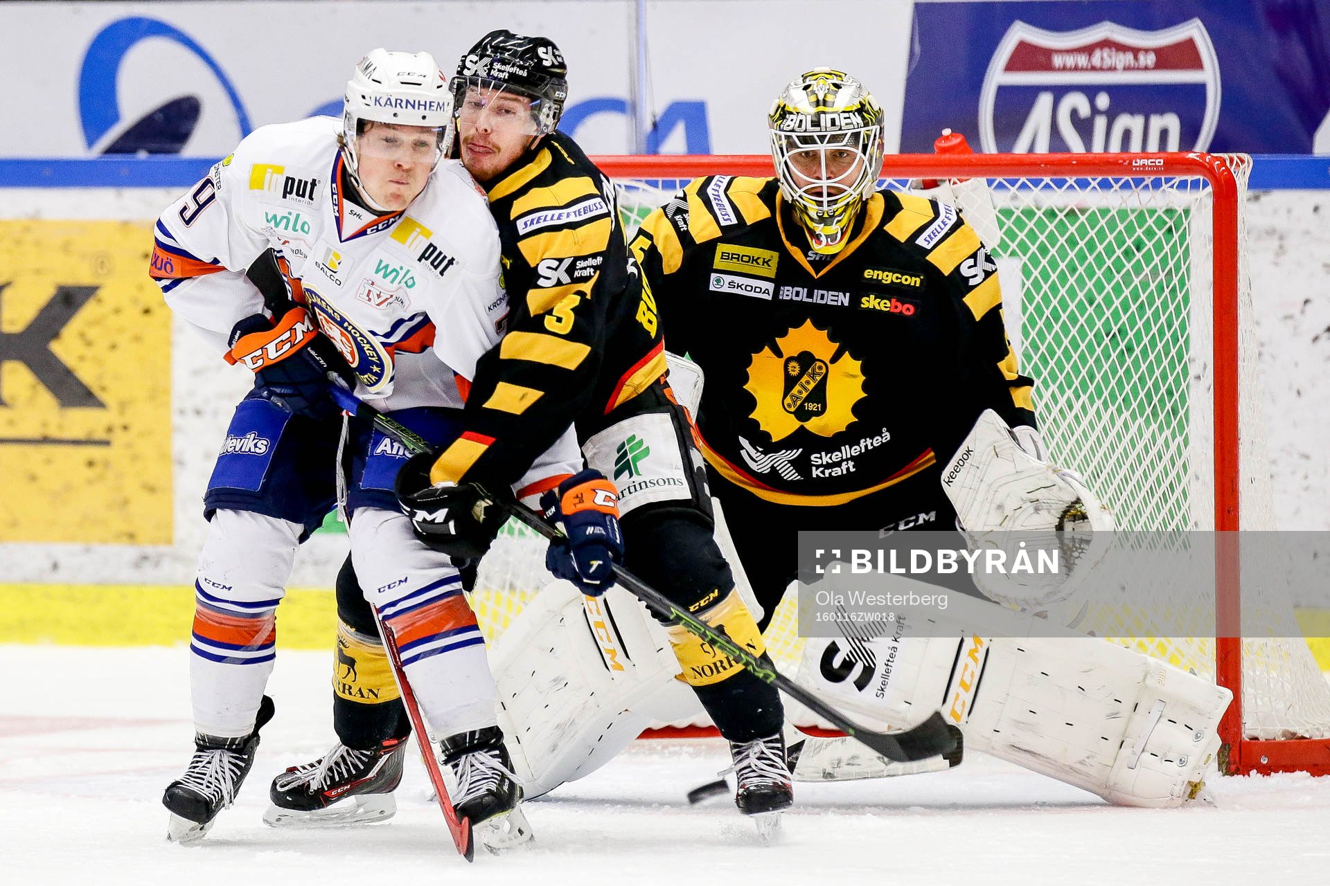 Skellefteås Niclas Burström och målvakt Markus Svensson