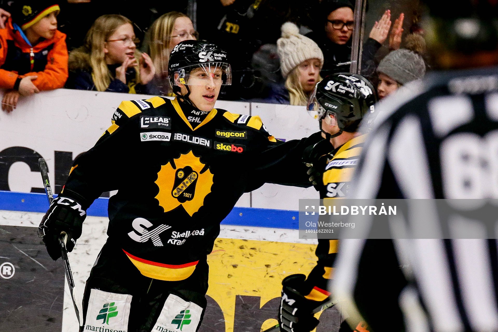 Skellefteås John Norman och Patrik Zackrisson  jublar