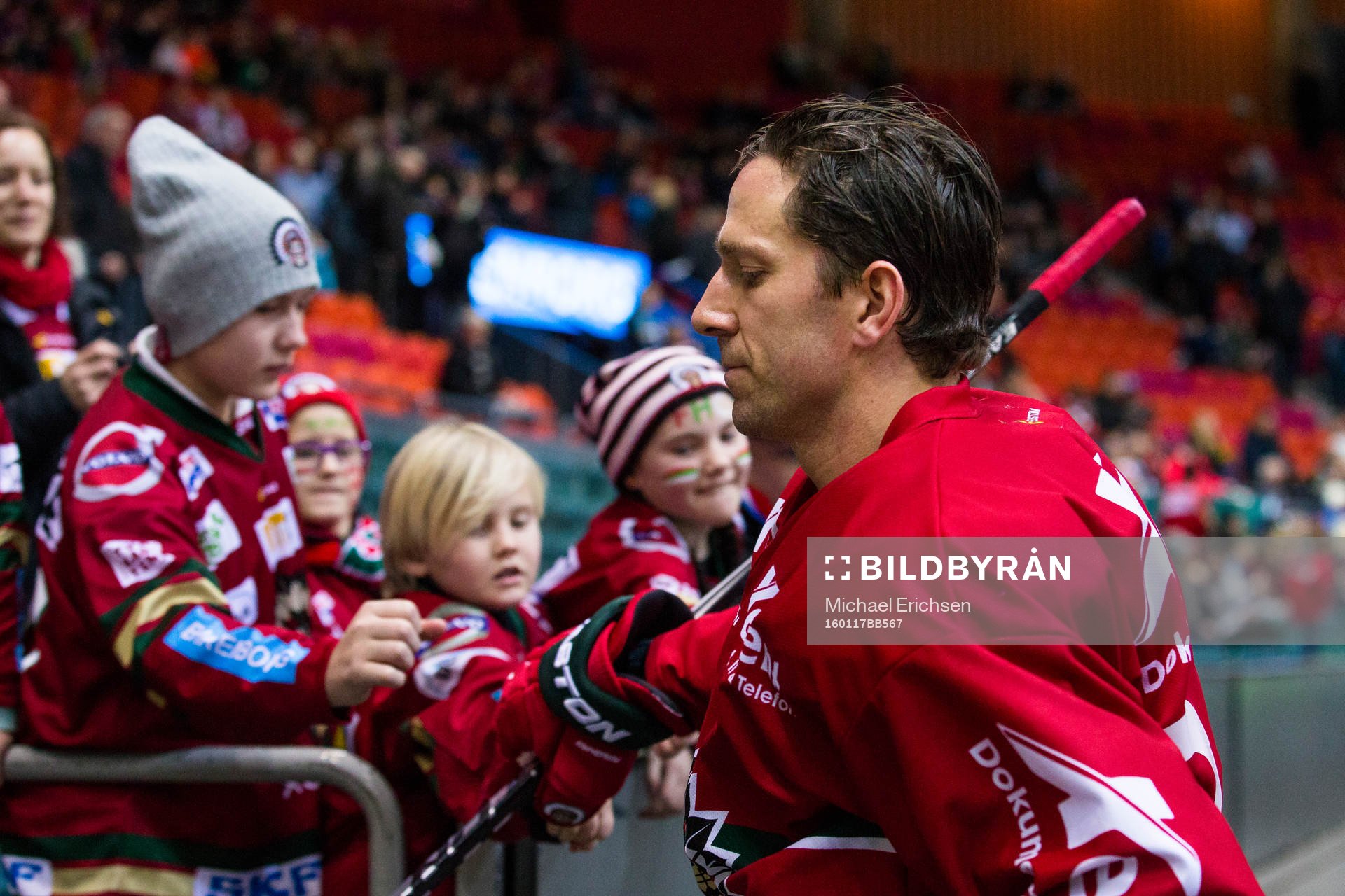 Frölundas Joel Lundqvist innan en ishockeymatch i SHL