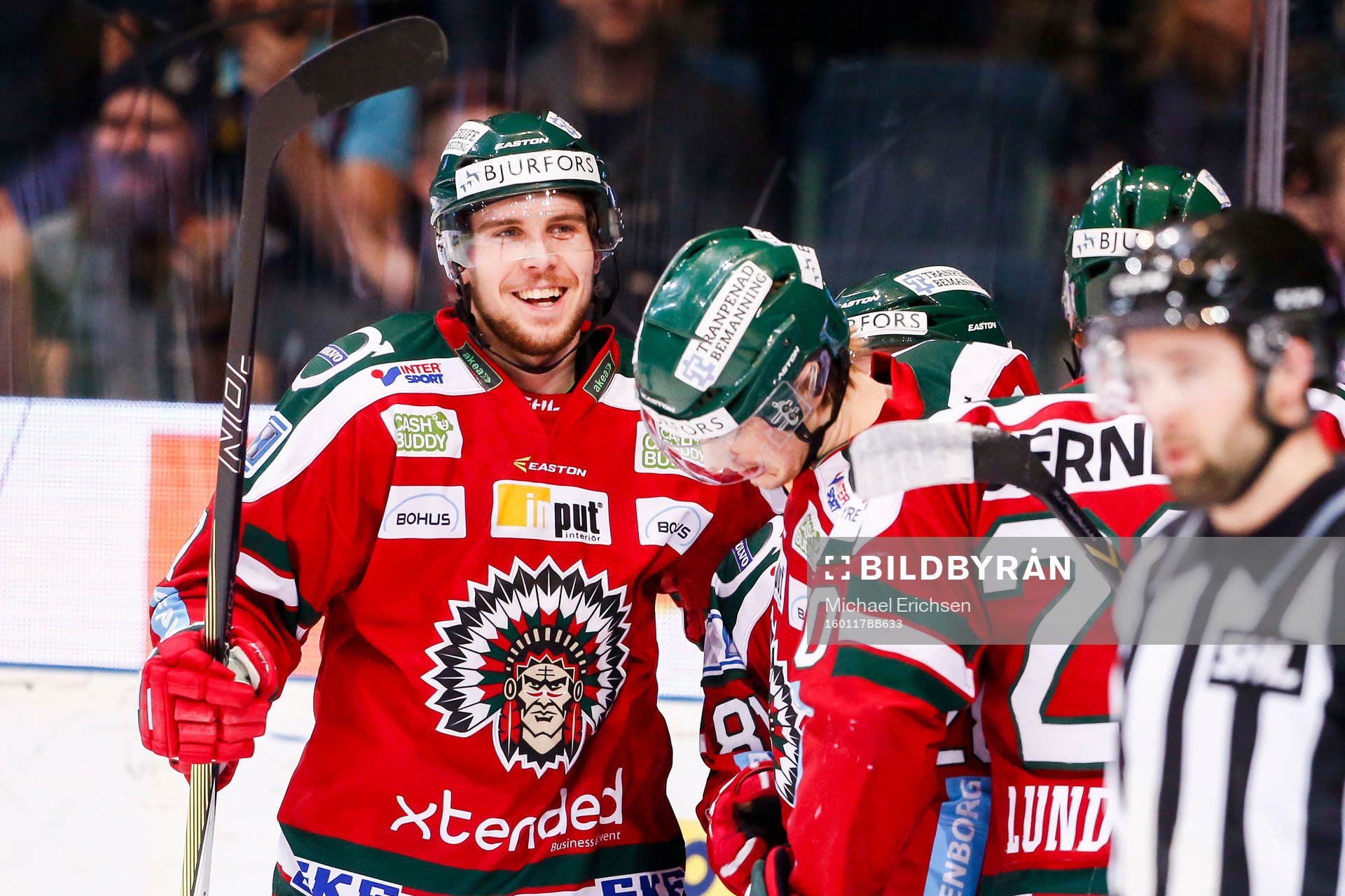 Frölundas Henrik Tömmernes jublar bredvid 1-0 målskytten