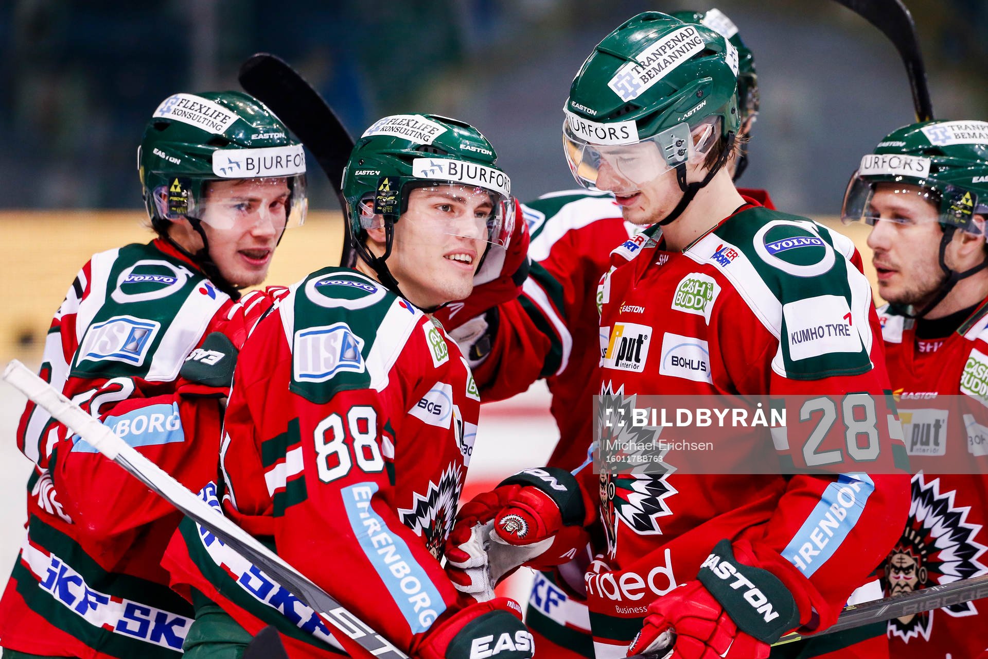 Frölundas Andreas Johnson och Johan Sundström jublar
