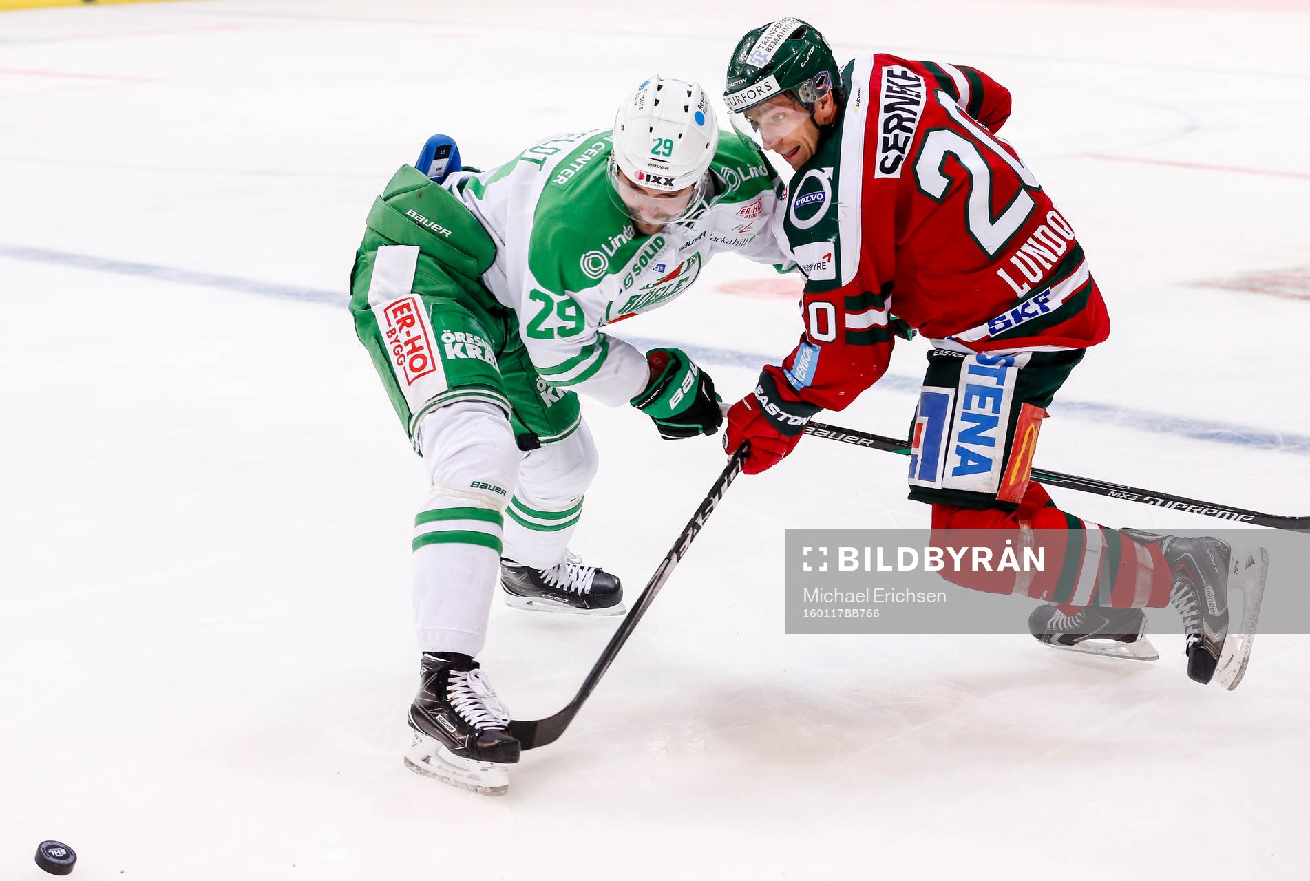 Rögles Ludvig Rensfeldt  och Frölundas Joel Lundqvist