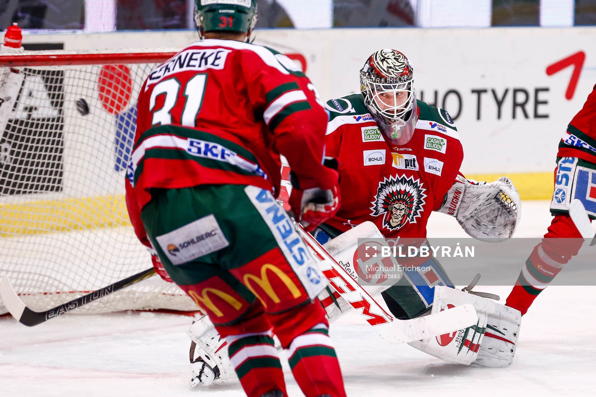 Frölundas målvakt Lars Johansson släpper in