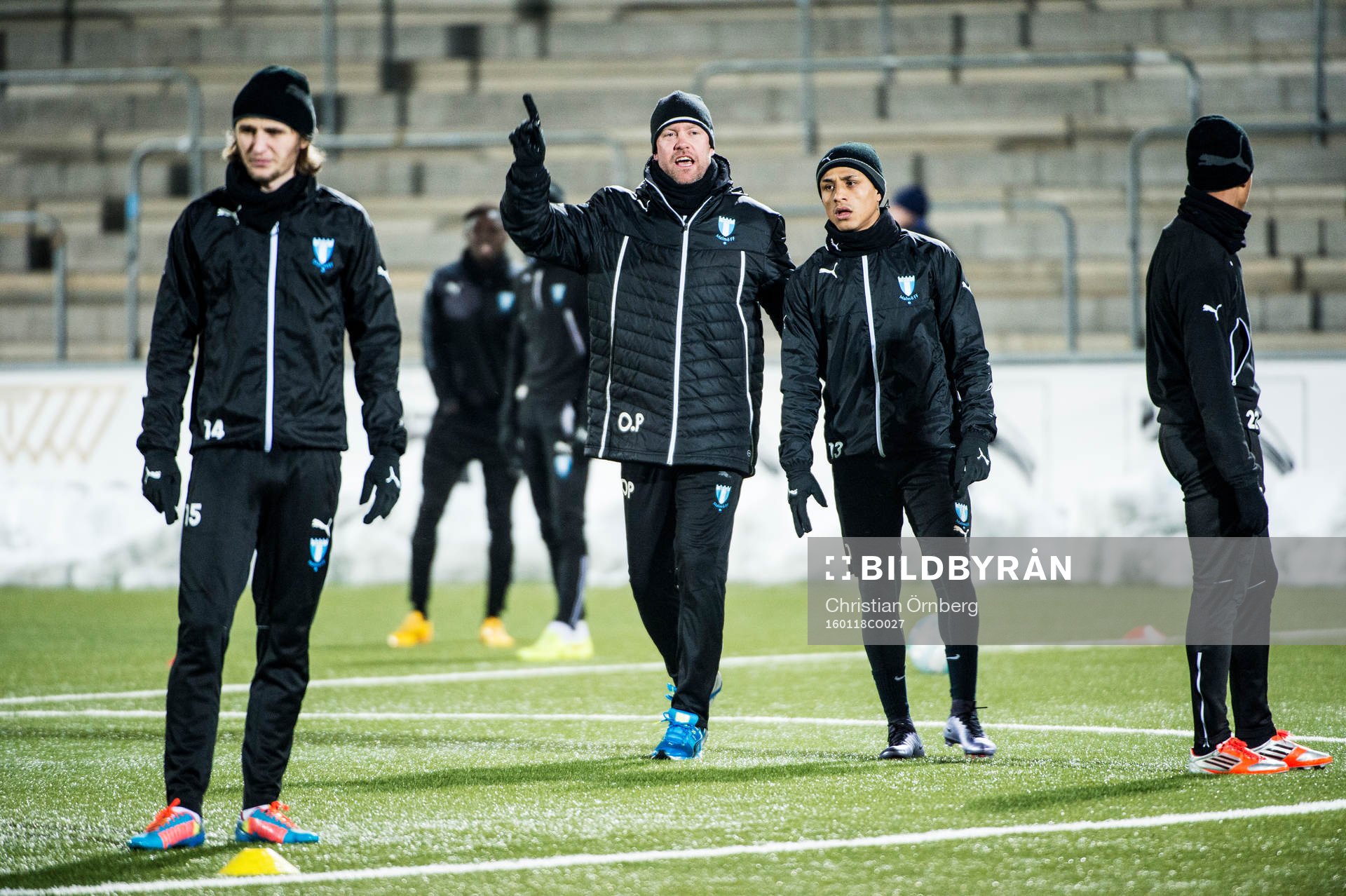 Pawel Cibicki, assisterande tränare Olof Persson och Victor Yoshimar Yotun Flores under fotbollslaget Malmö FFs första träning för säsongen den 18 januari 2016 i Malmö.