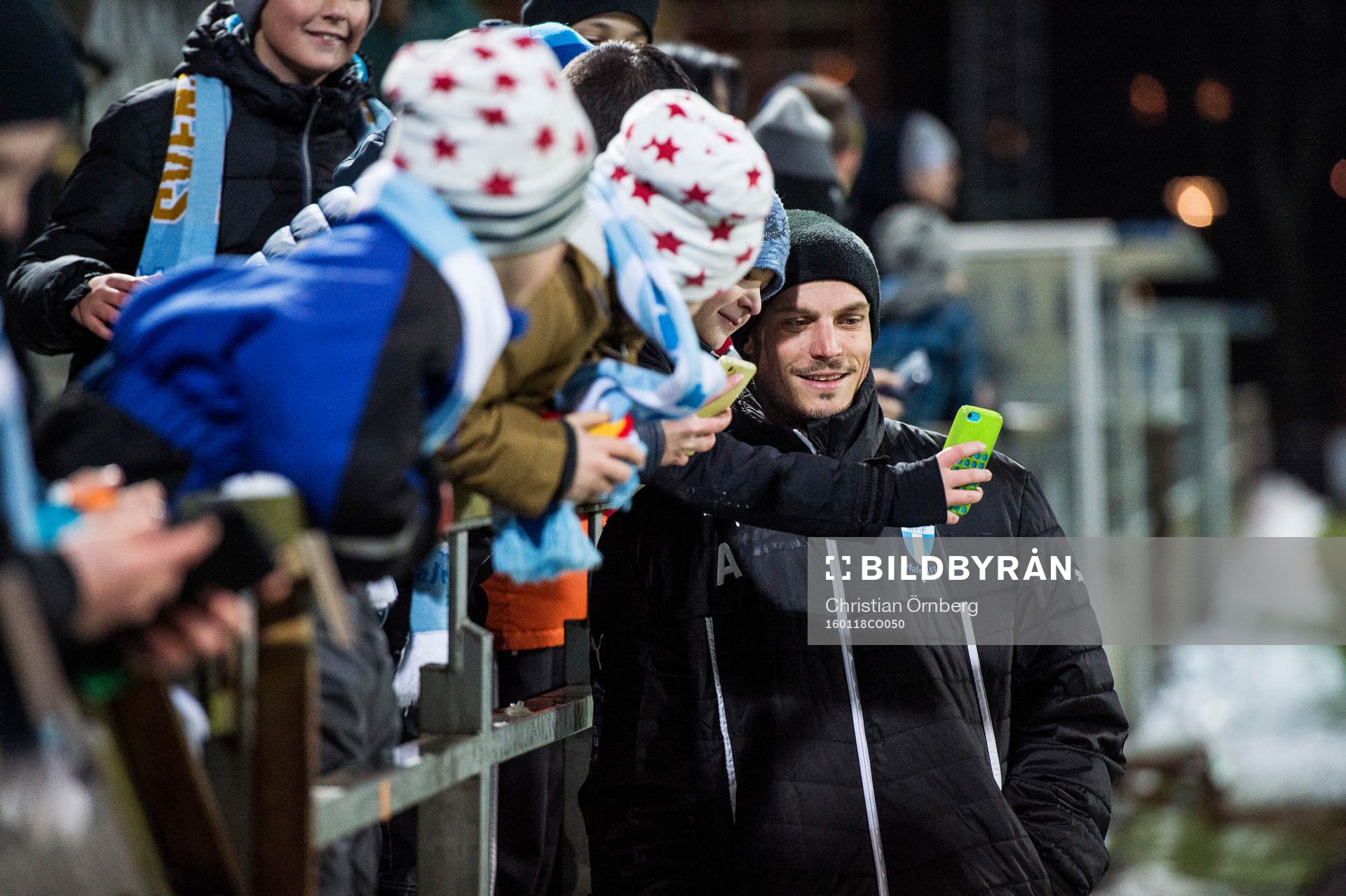 Markus Rosenberg med unga fans