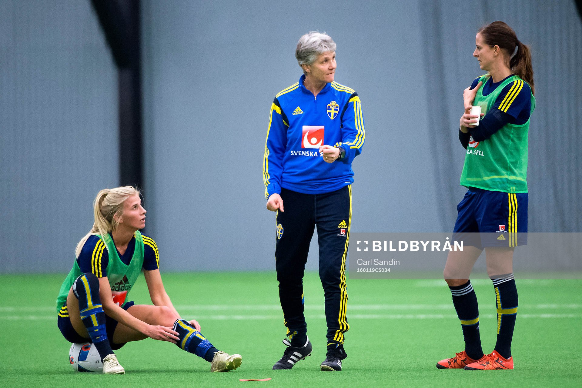Sofia Jakobsson, förbundskapten Pia Sundhage och Lotta