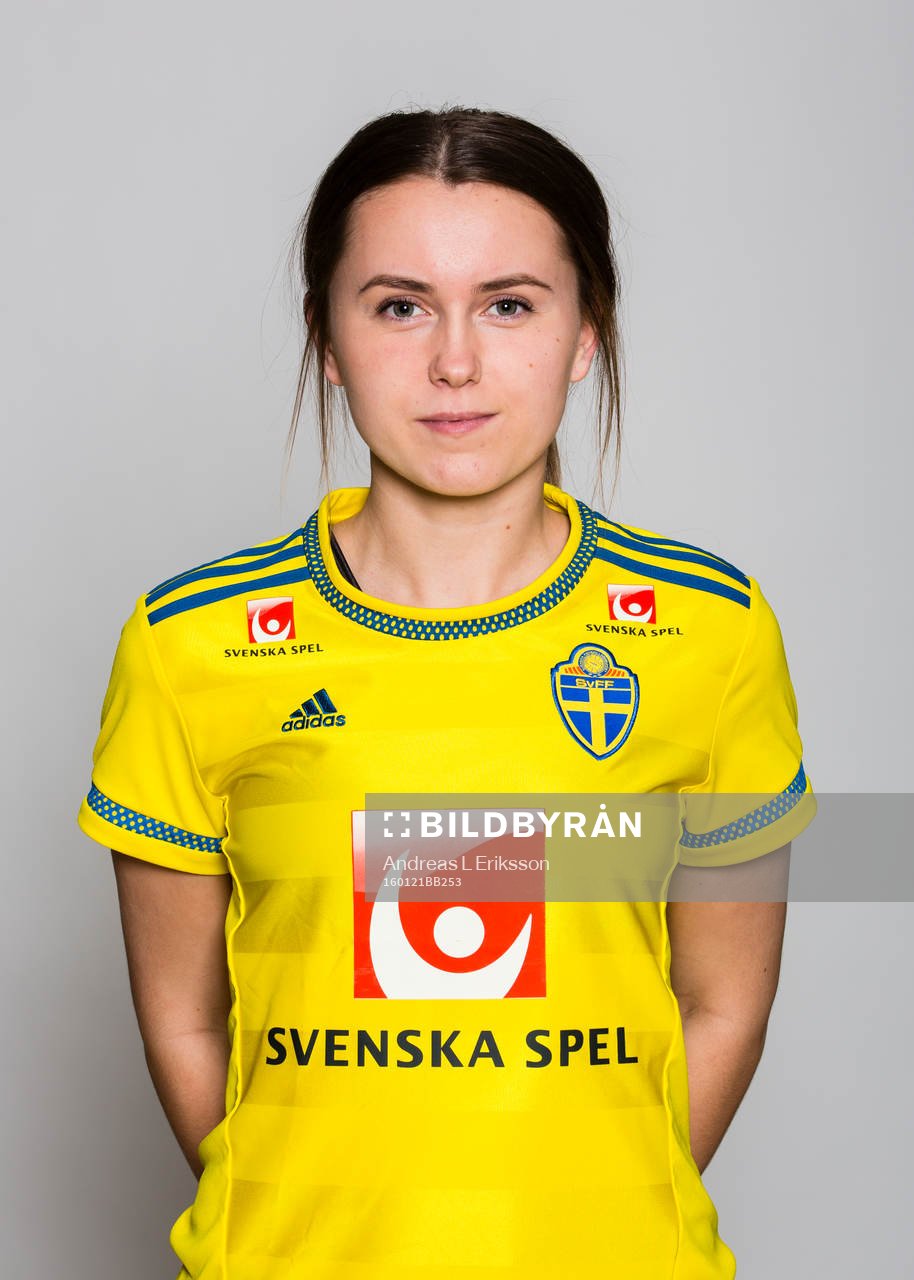 Adelisa Grabus i F19/U20-landslaget