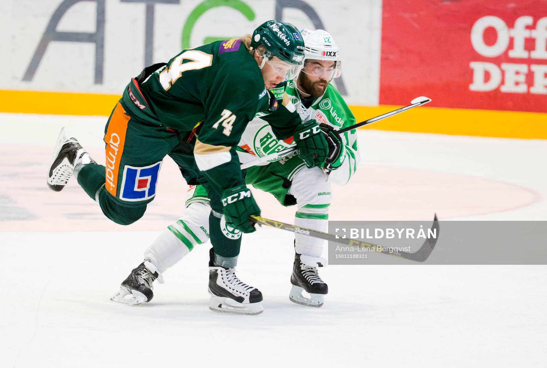 Färjestads Rasmus Asplund och Rögles Jack Connolly