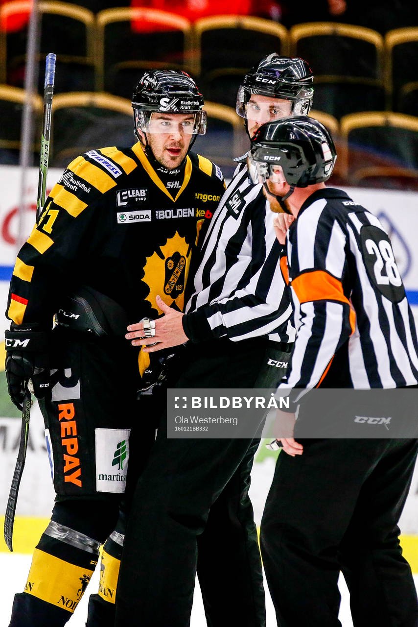 Skellefteås Jimmie Ericsson var arg på domaren Mikael Holm