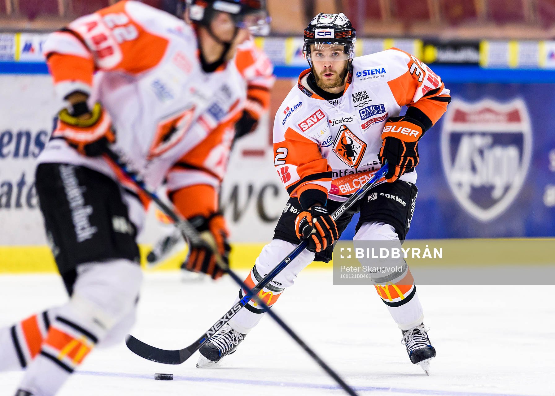 Karlskronas Anton Grundel med pucken