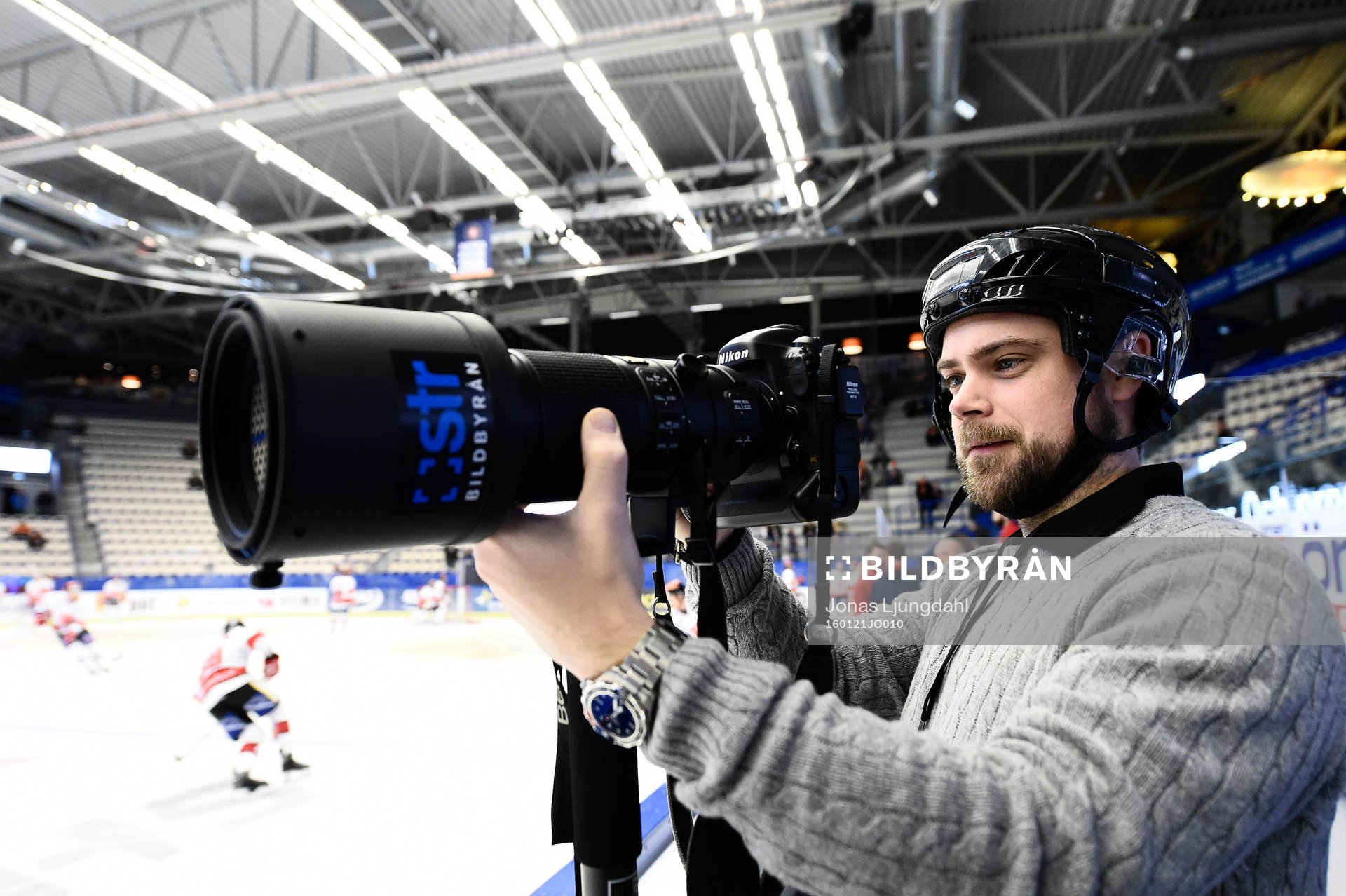 Jonas Ljungdahl fotograferar
