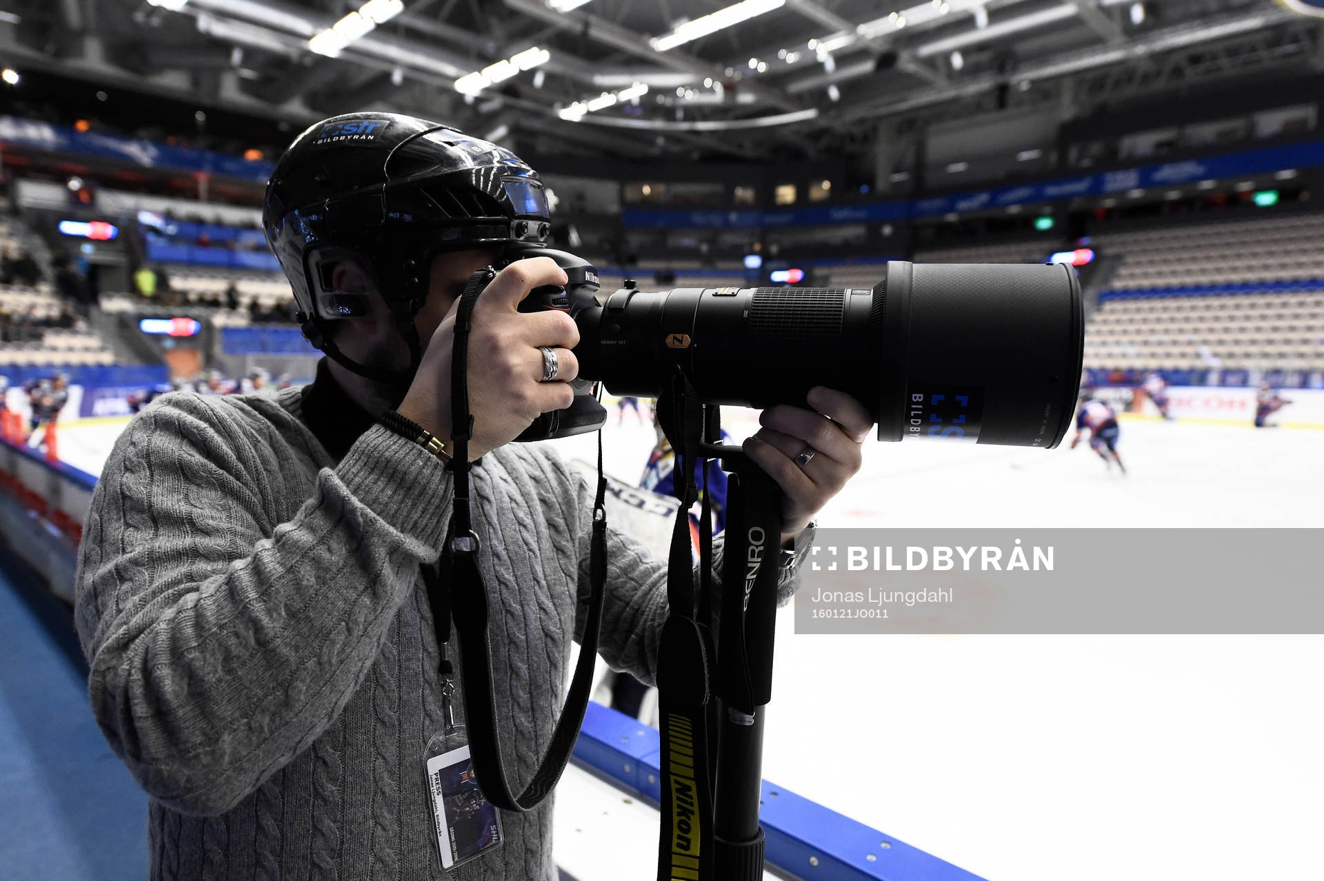 Jonas Ljungdahl fotograferar