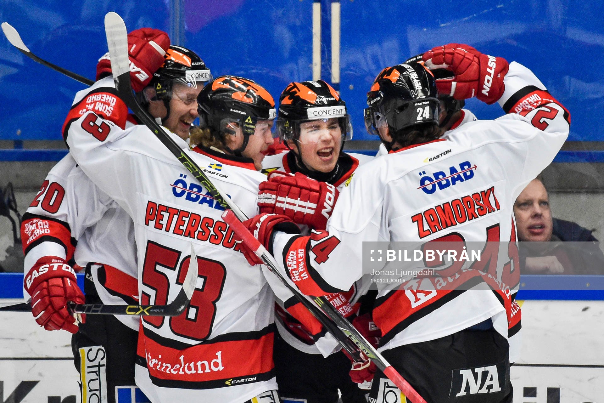 Örebros spelare jublar