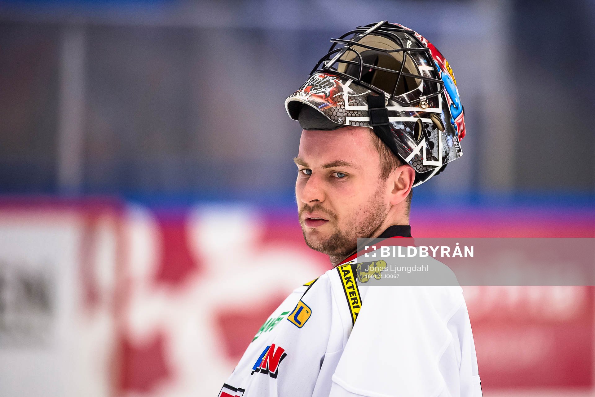 Örebros målvakt Julius Hudacek deppar