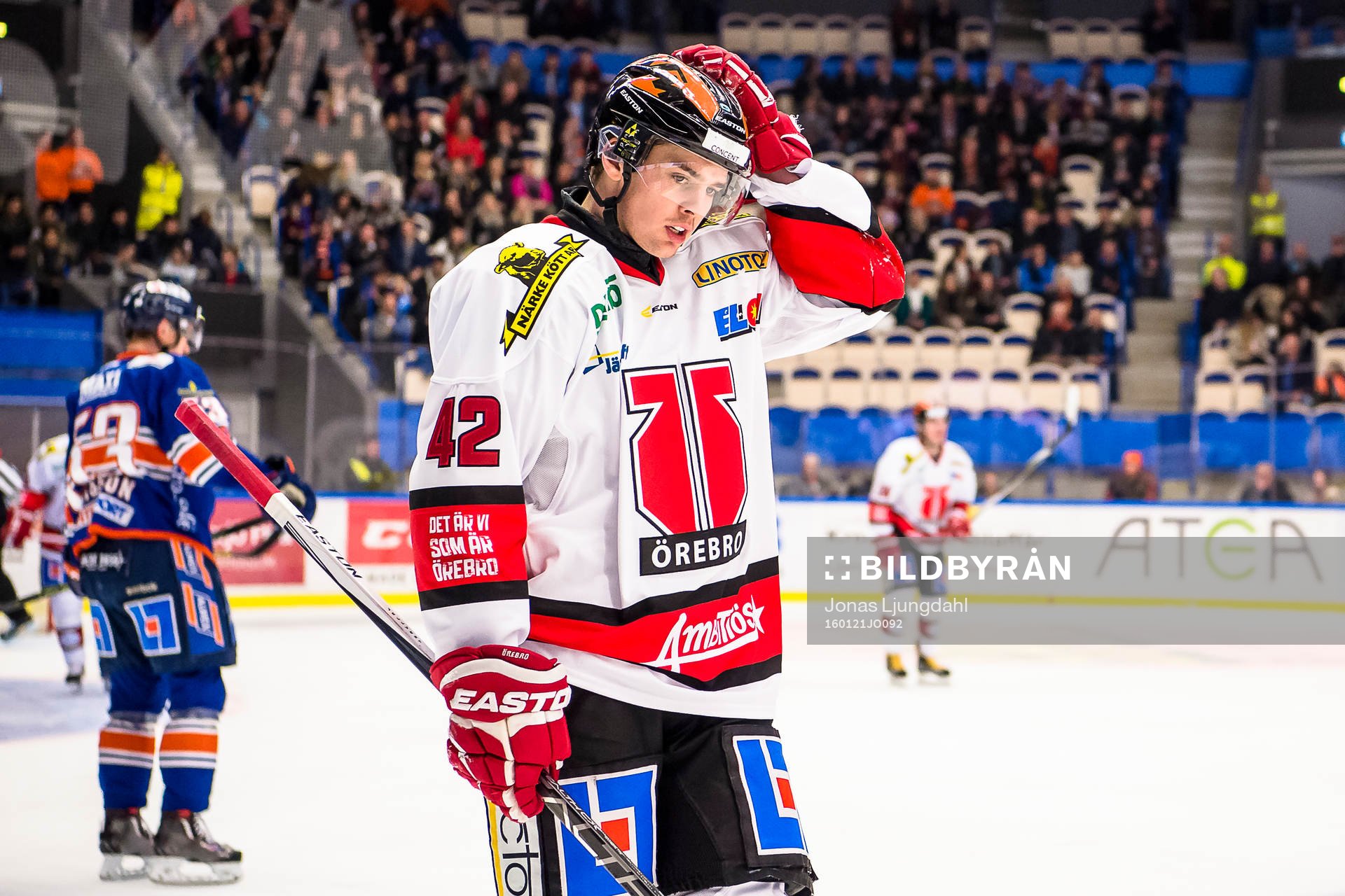 Örebros Kalle Jellvert hänger med huvudet