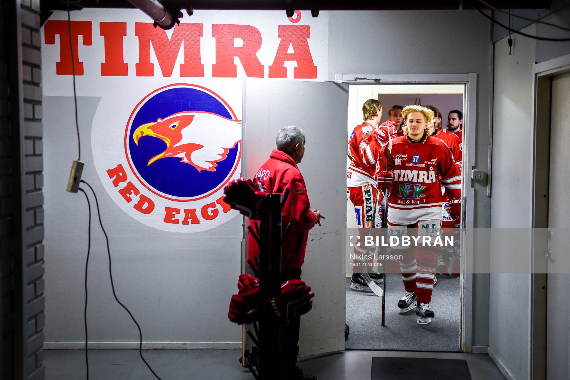 Timrås Daniel Öhrn före ishockeymatchen i