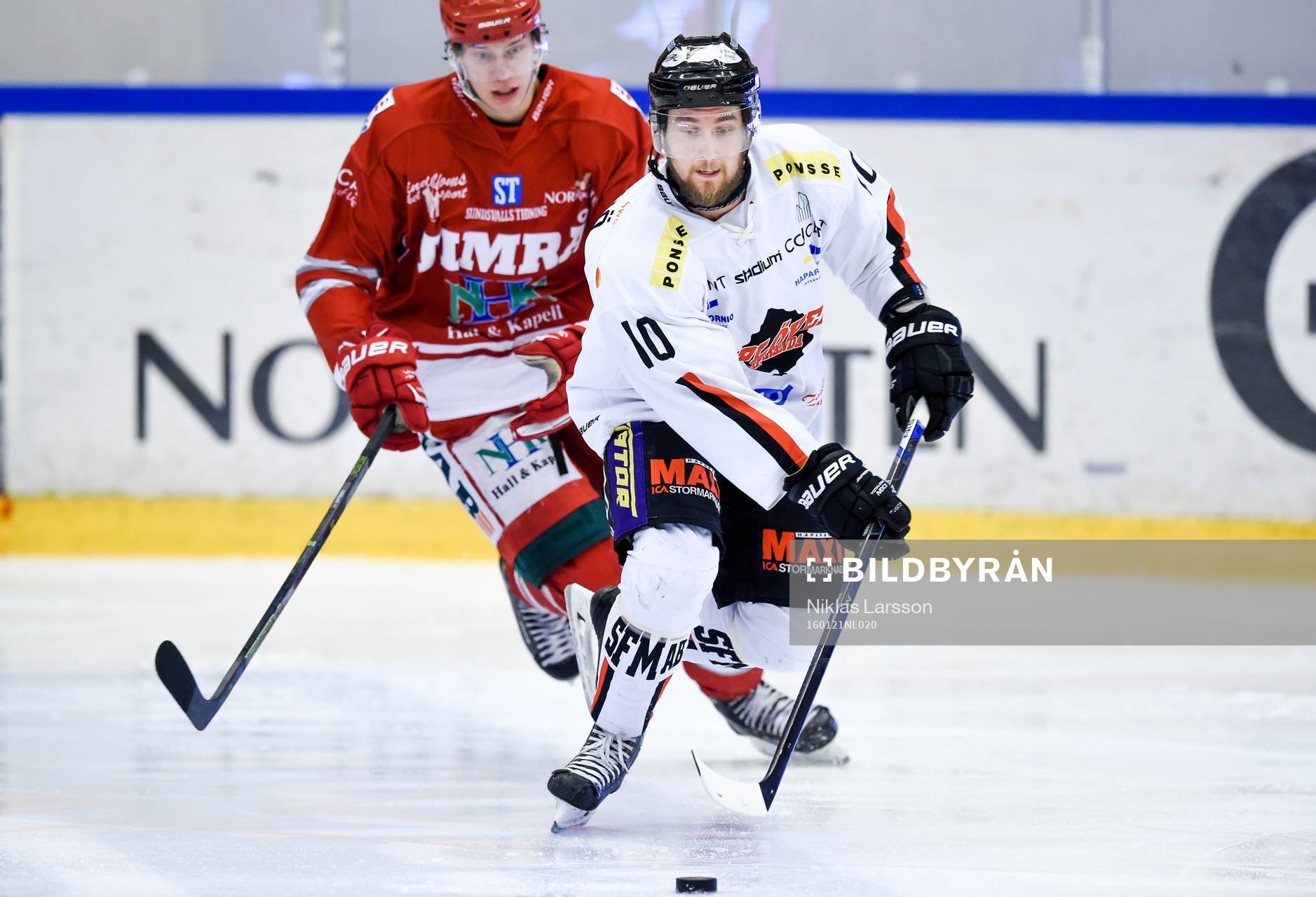Timrås Albin Carlsson och Asplövens Jesse Jyrkkiö