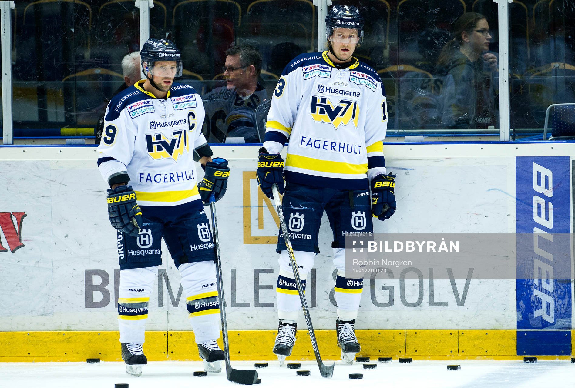 HV71s Chris Abbott och Oscar Sundh