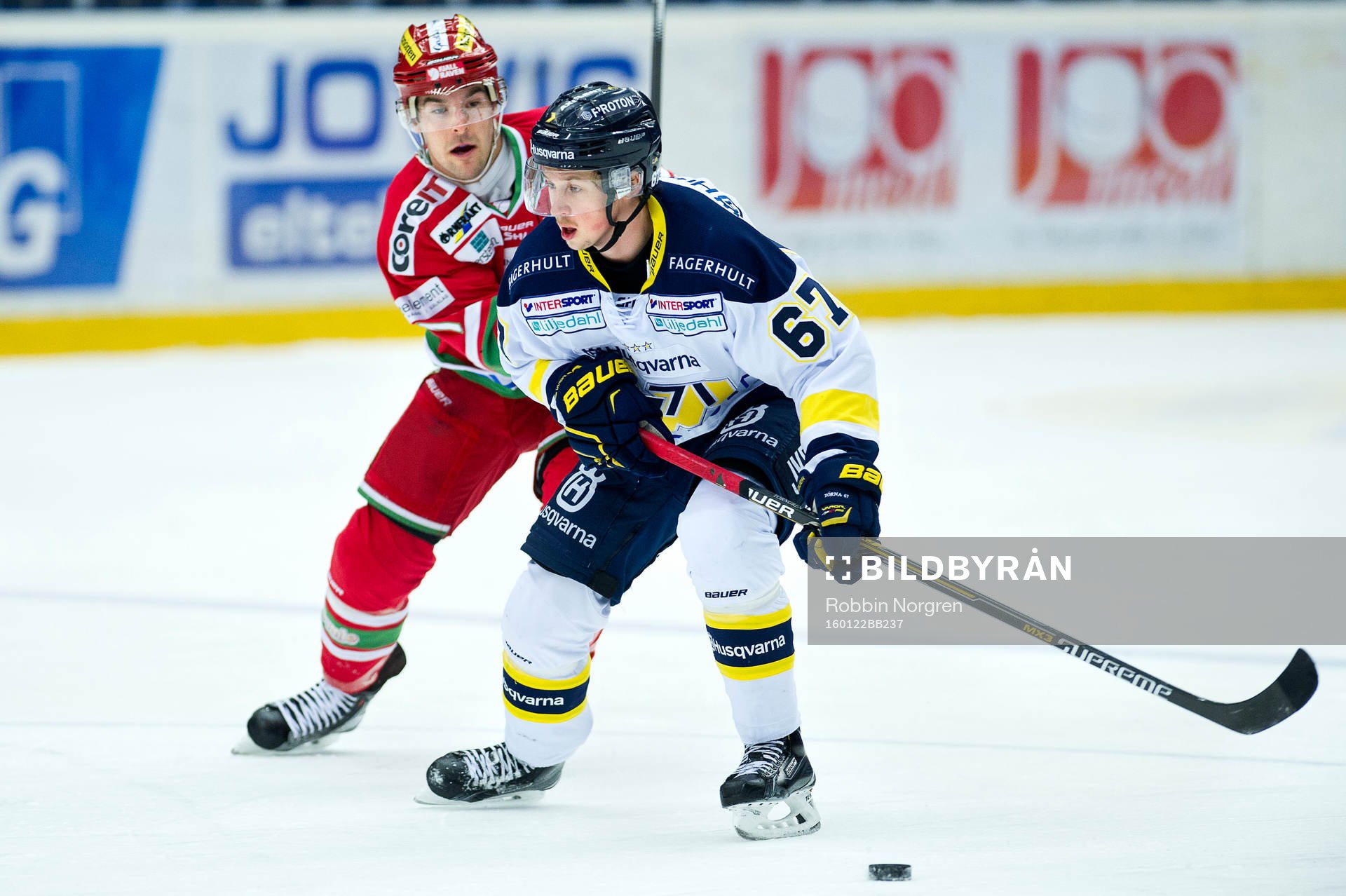 Modos Bobby Butler och HV71s Christoffer Törngren