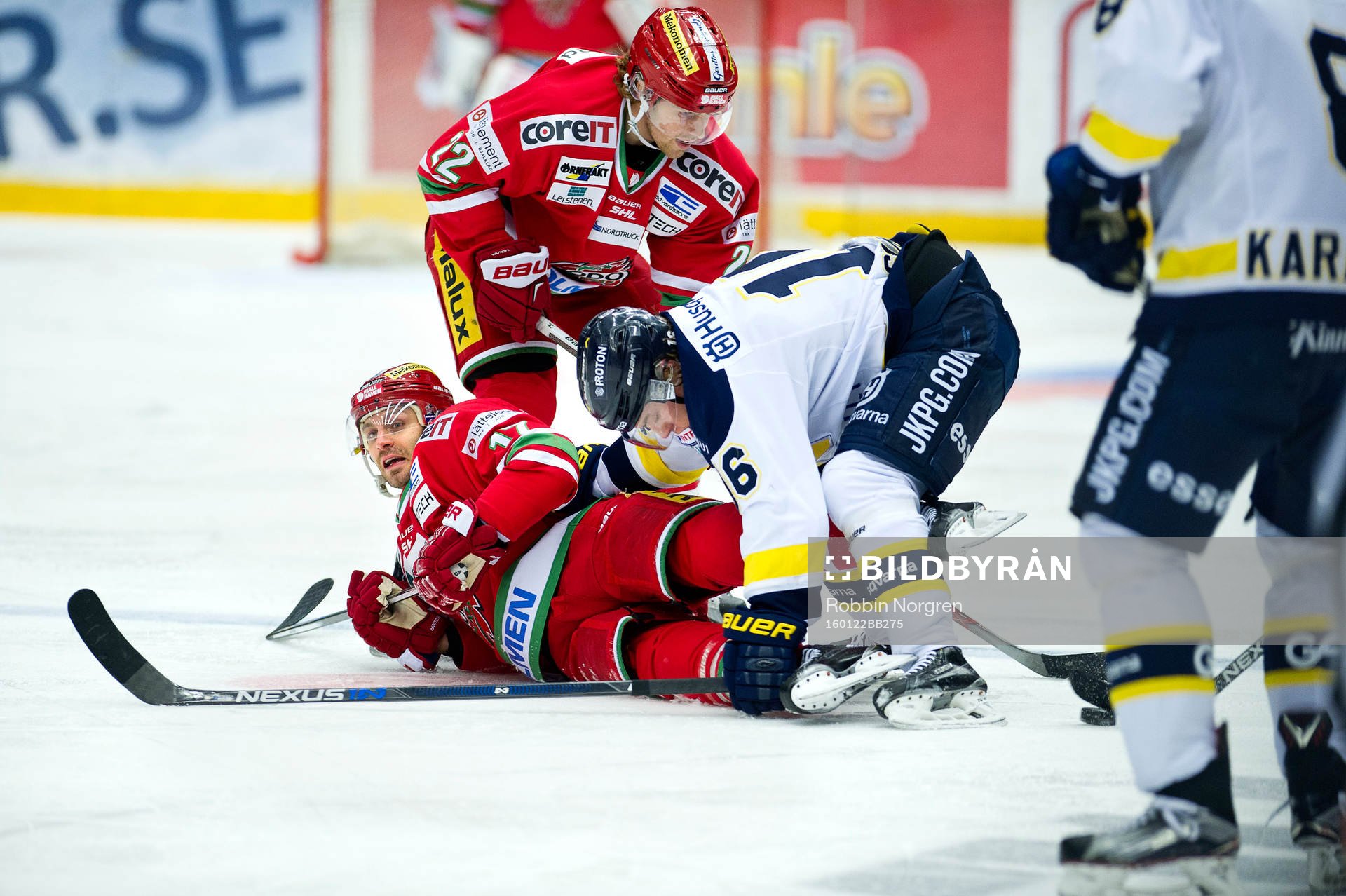 Modos Patrick Dwyer, Albin Carlsson och HV71s Filip Sandberg